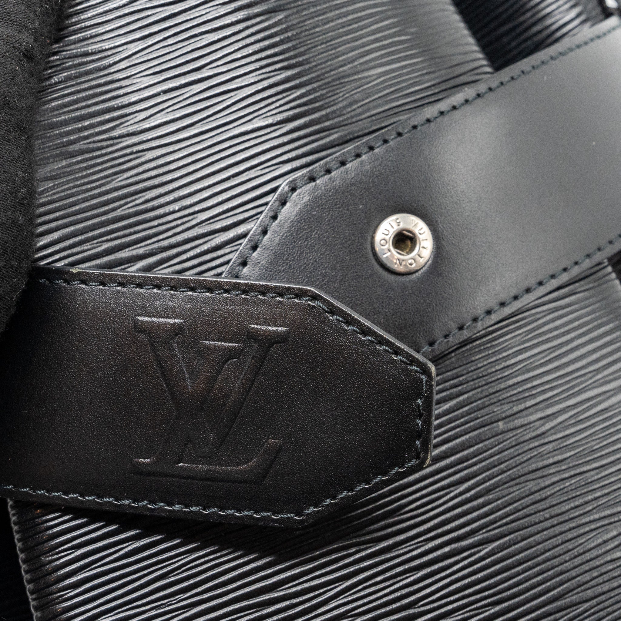 LOUIS VUITTON VINTAGE SAC SEAU BUCKET CROSSBODY BADGE EPI BLACK SHW
