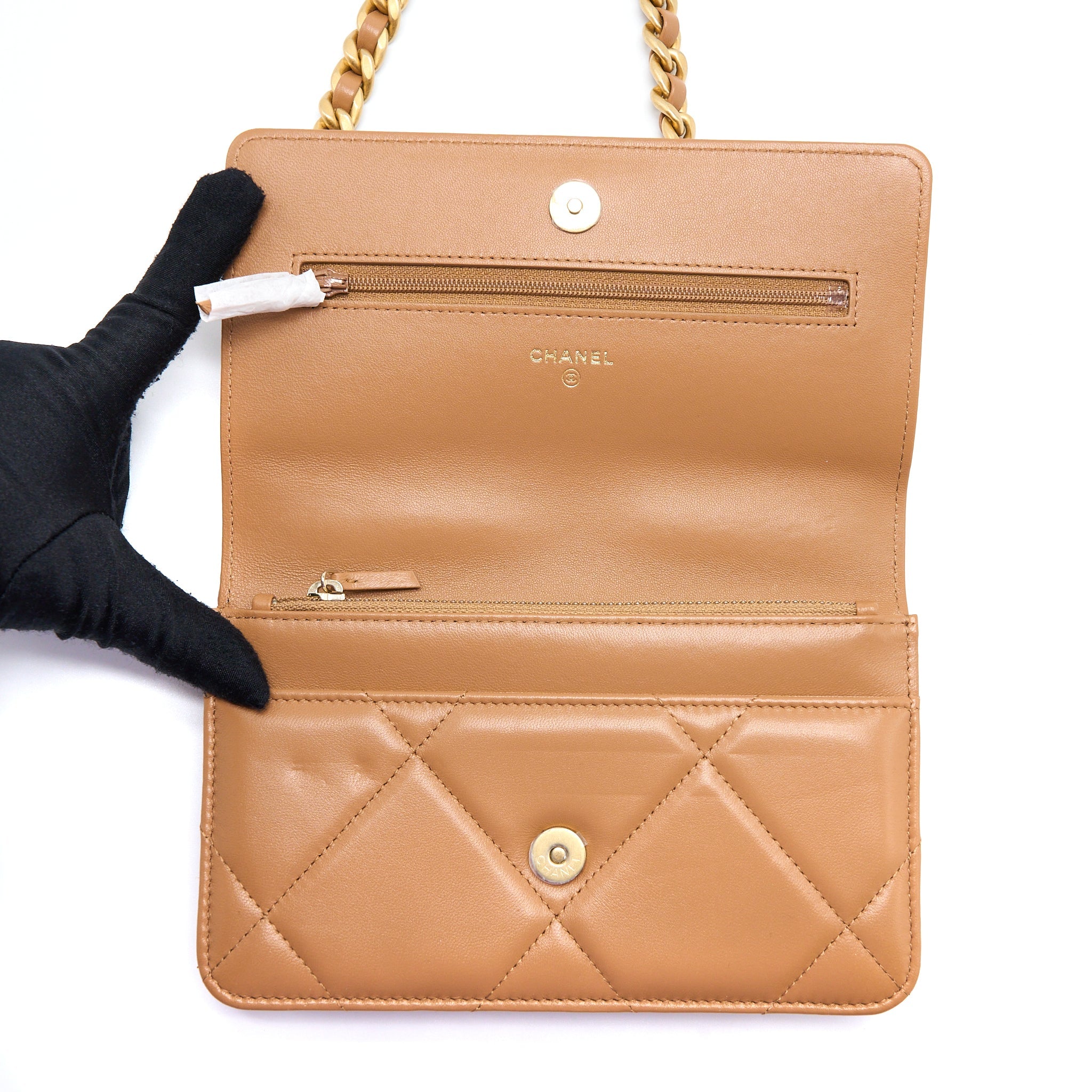 CHANEL 19 WALLET ON CHAIN LAMBSKIN CARAMEL MULTICOLOUR HARDWARE (MICROCHIP)