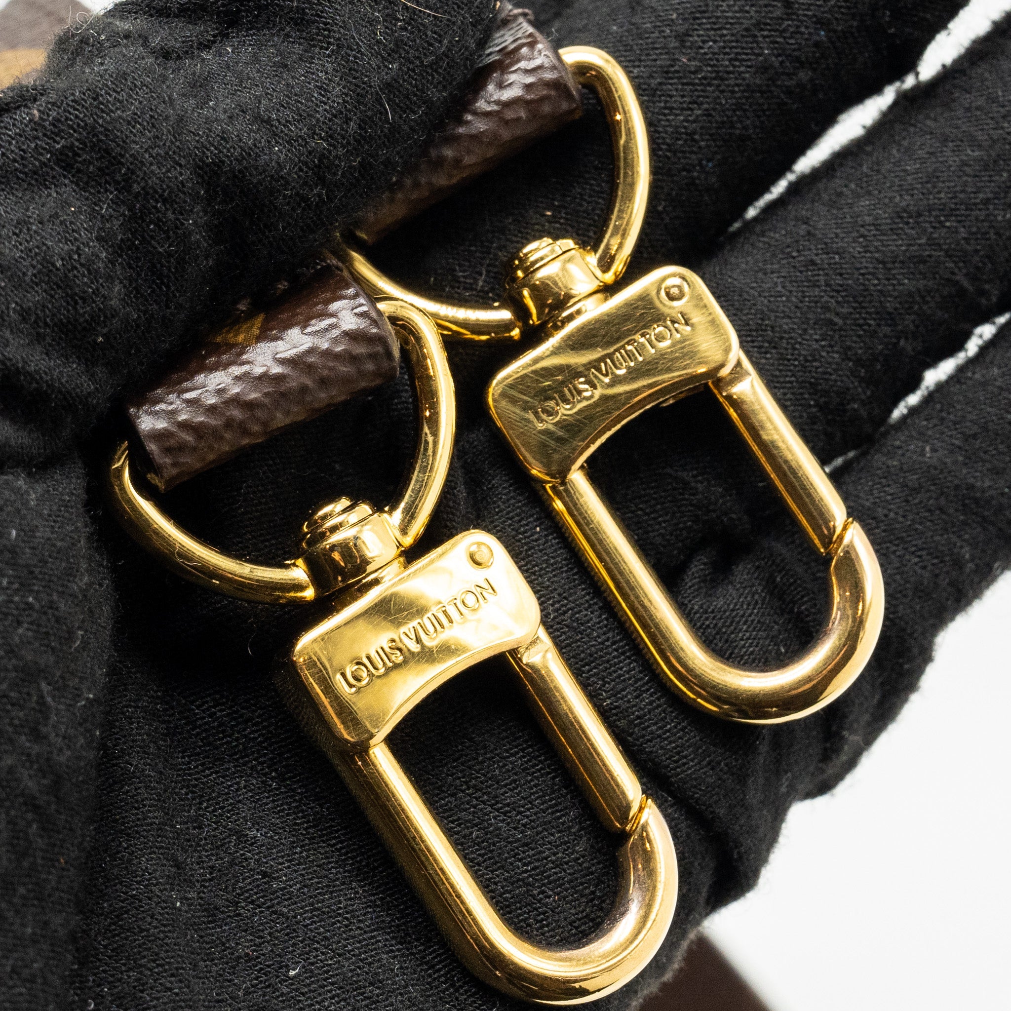 LOUIS VUITTON POCHETTE MÉTIS MONOGRAM CANVAS GHW