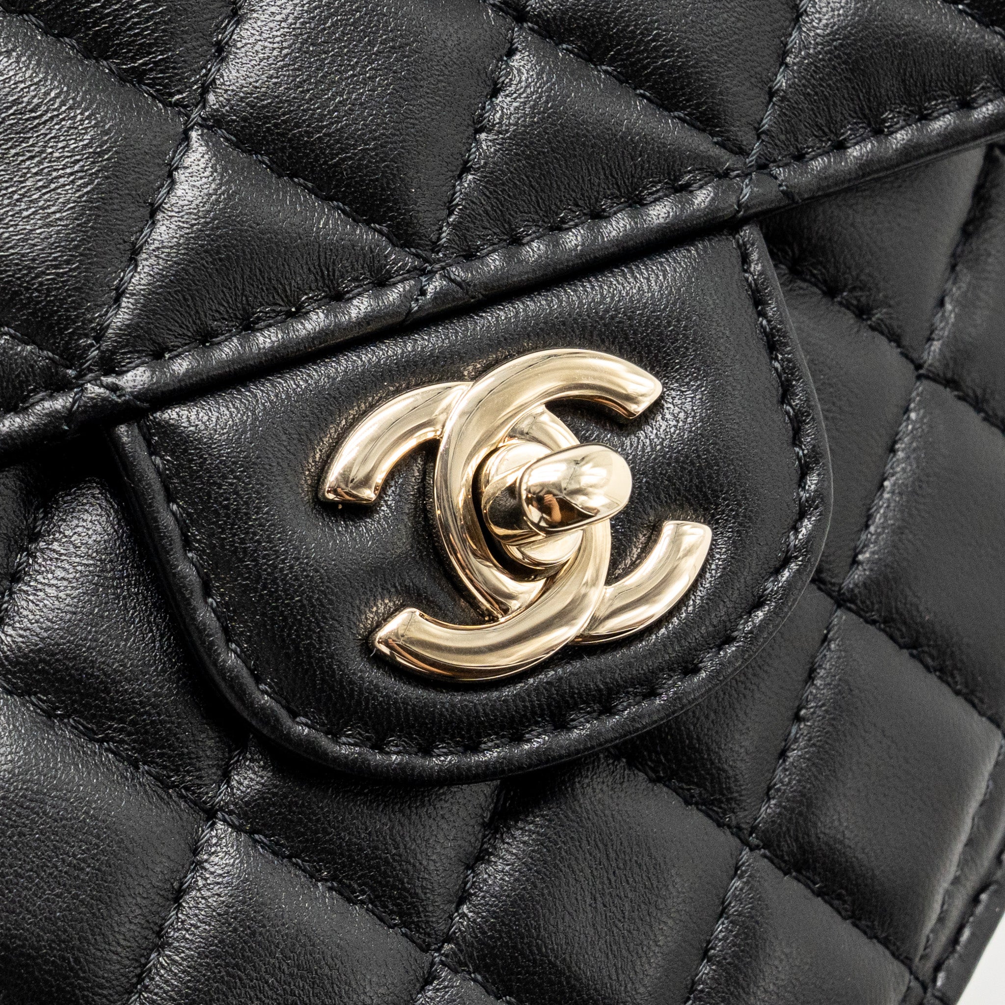 CHANEL 22S HEART BAG LAMBSKIN BLACK LGHW (MICROCHIP)