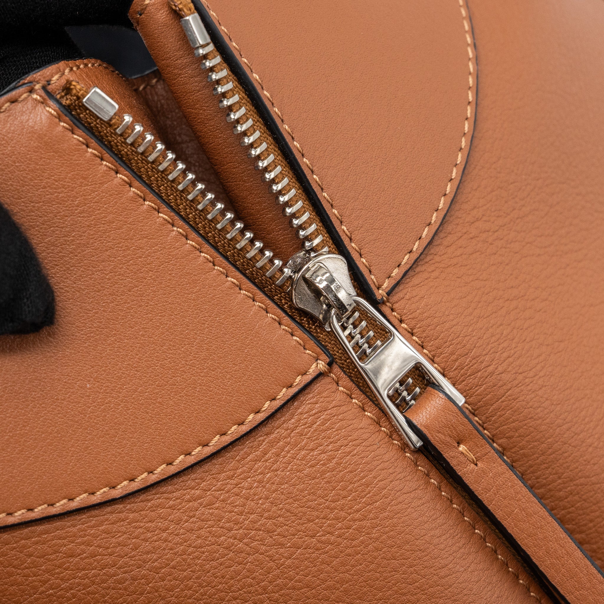 LOEWE SMALL HAMMOCK BAG CALFSKIN CARAMEL SHW