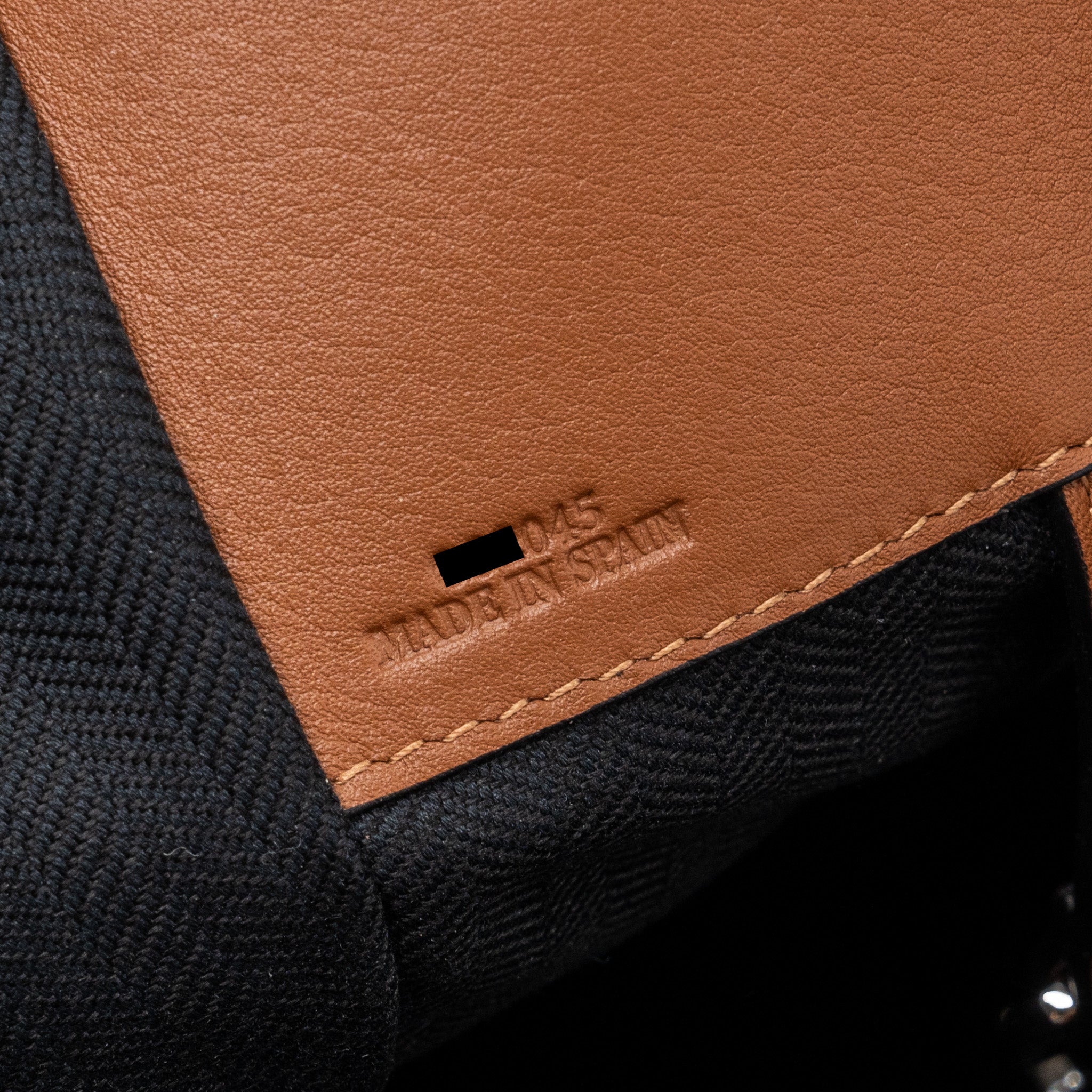 LOEWE SMALL HAMMOCK BAG CALFSKIN CARAMEL SHW