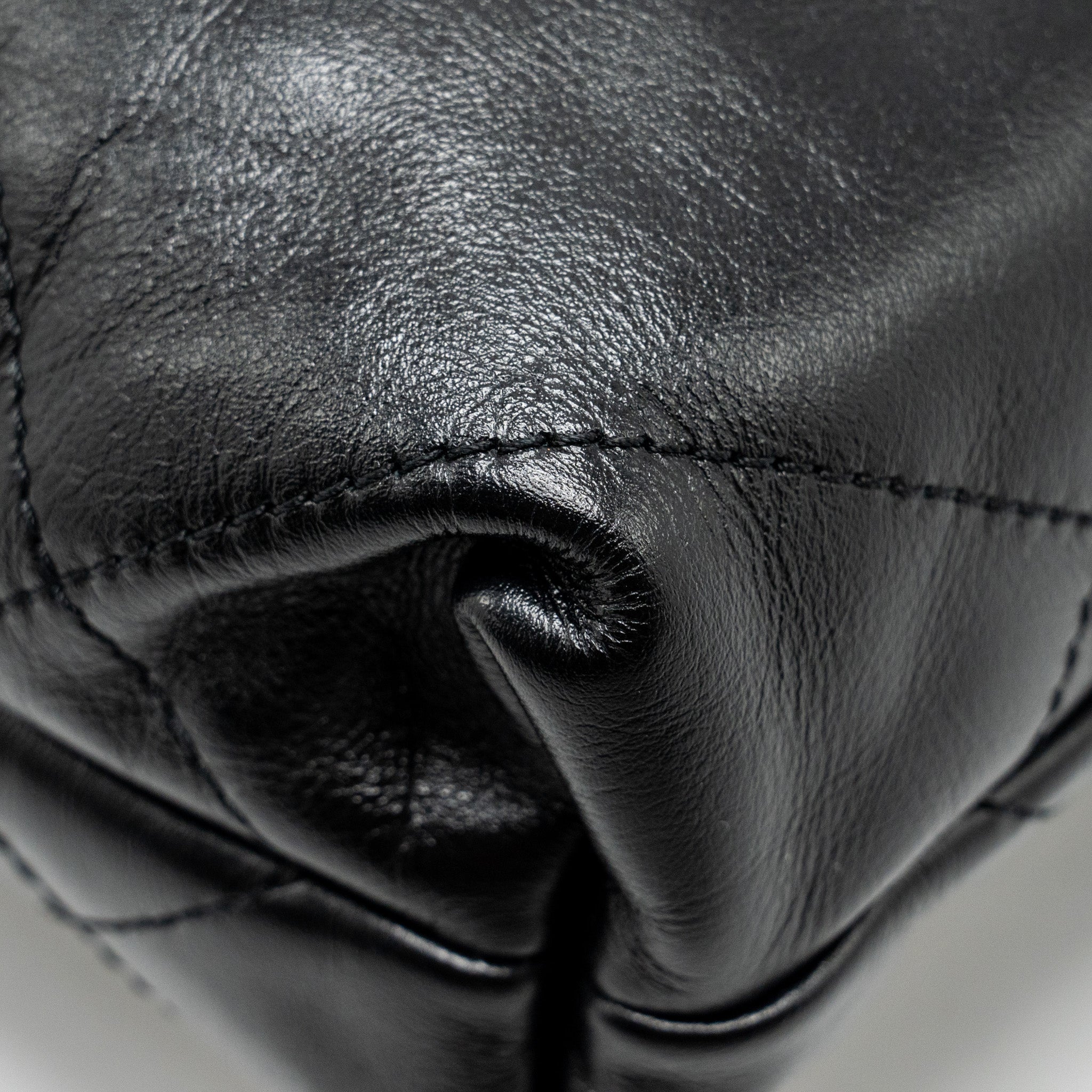 CHANEL MINI 22 BAG SHINY CALFSKIN BLACK SHW (MICROCHIP)