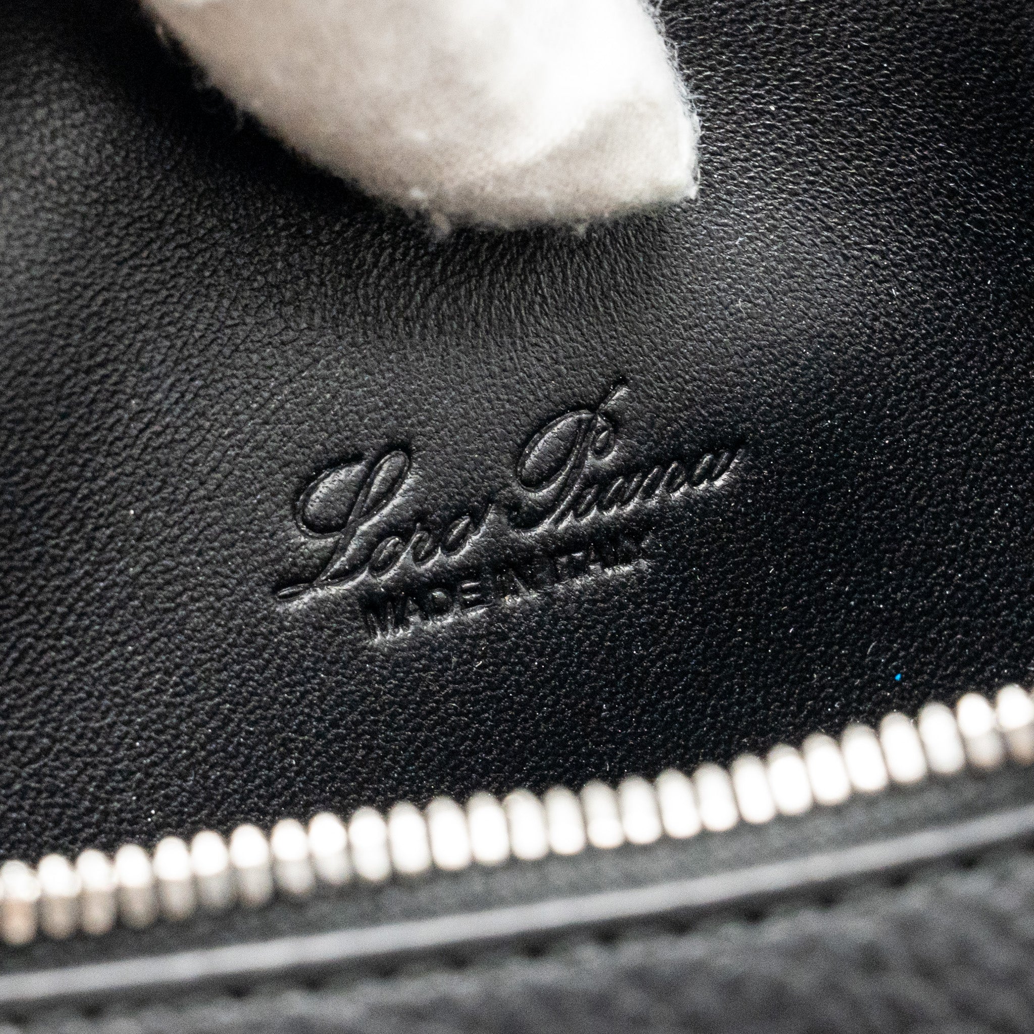 LORO PIANA EXTRA POCKET L19 GRAINED CALFSKIN BLACK SHW