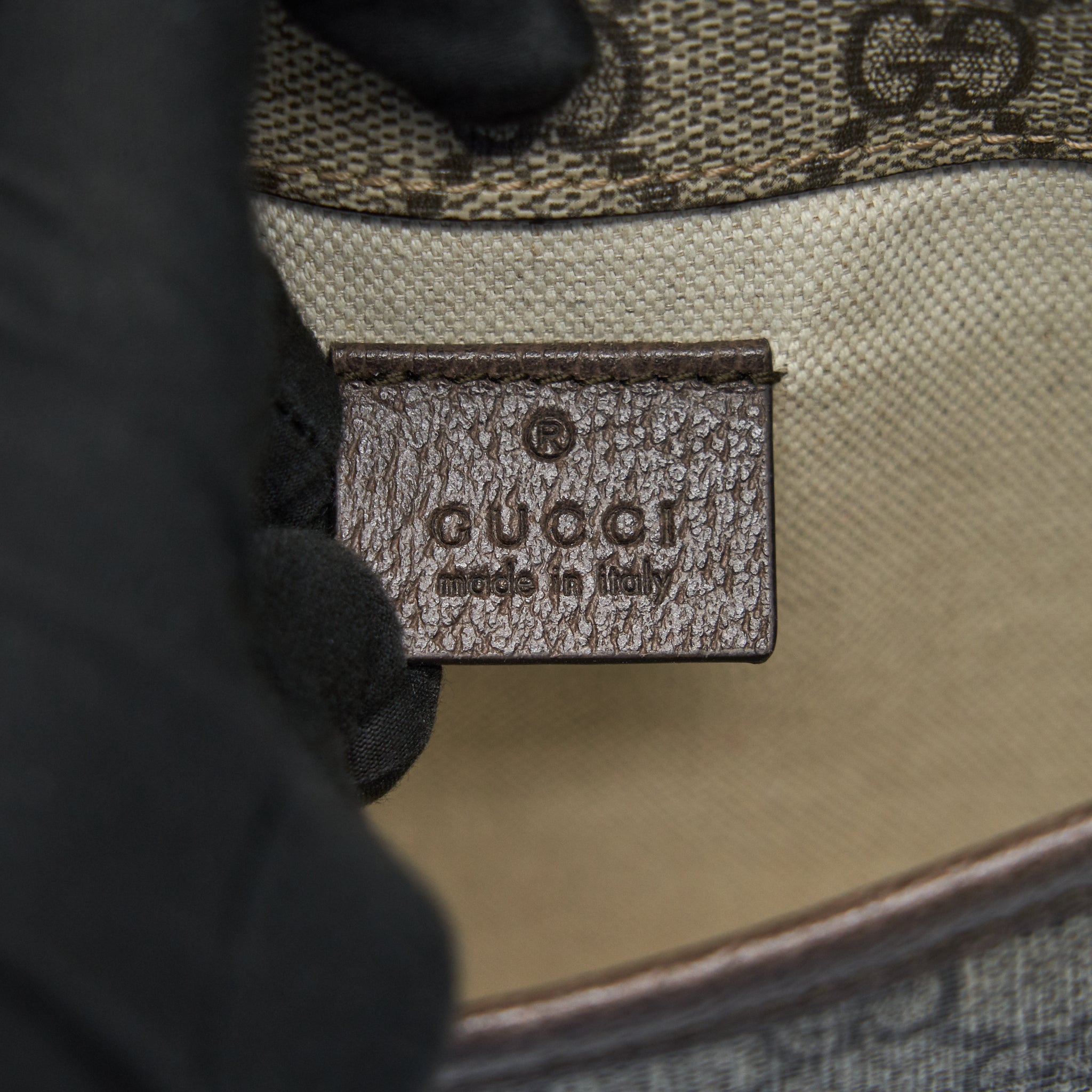 GUCCI GG SUPREME CANVAS BELT BAG