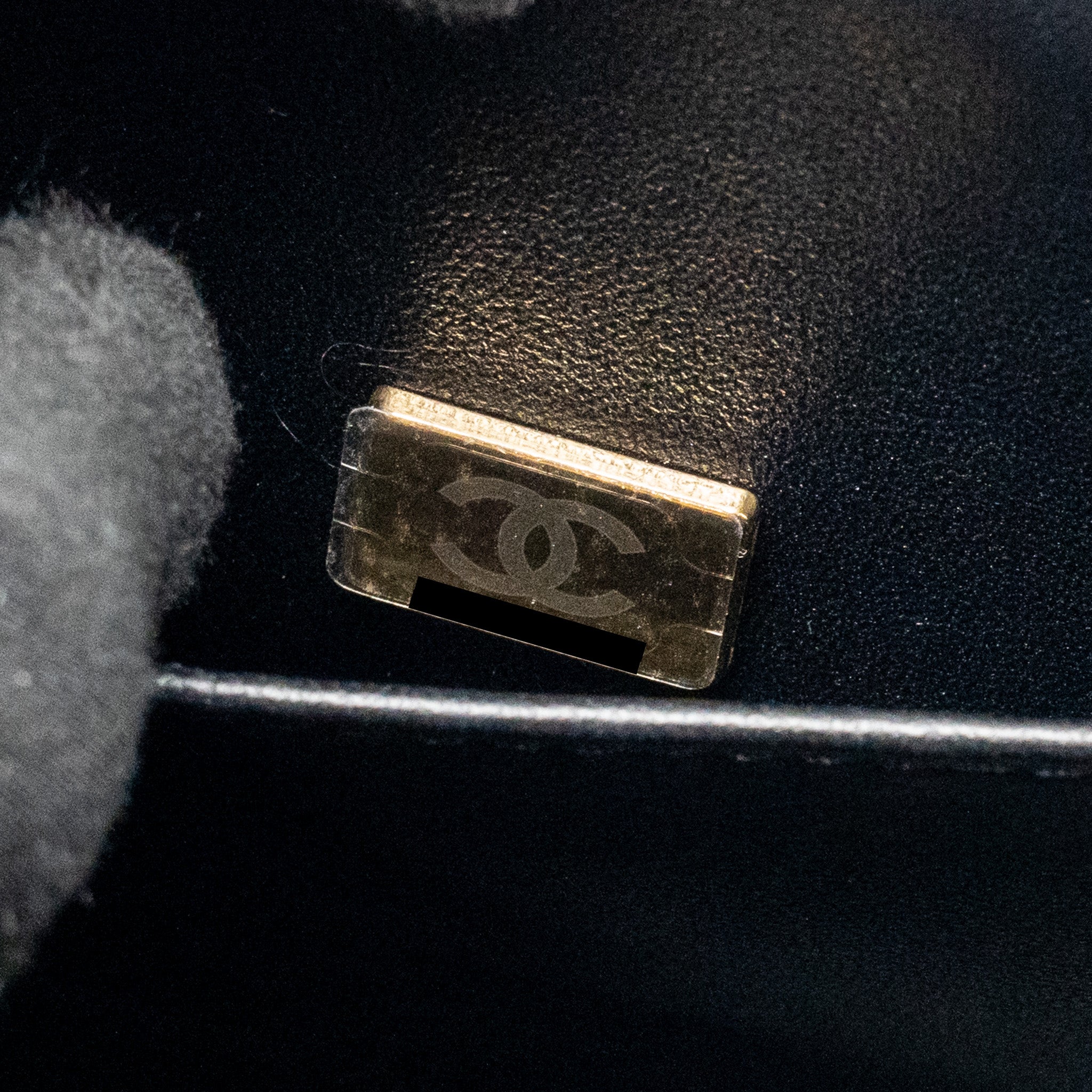 CHANEL NEW MEDIUM BOY BAG CAVIAR BLACK GHW (MICROCHIP)