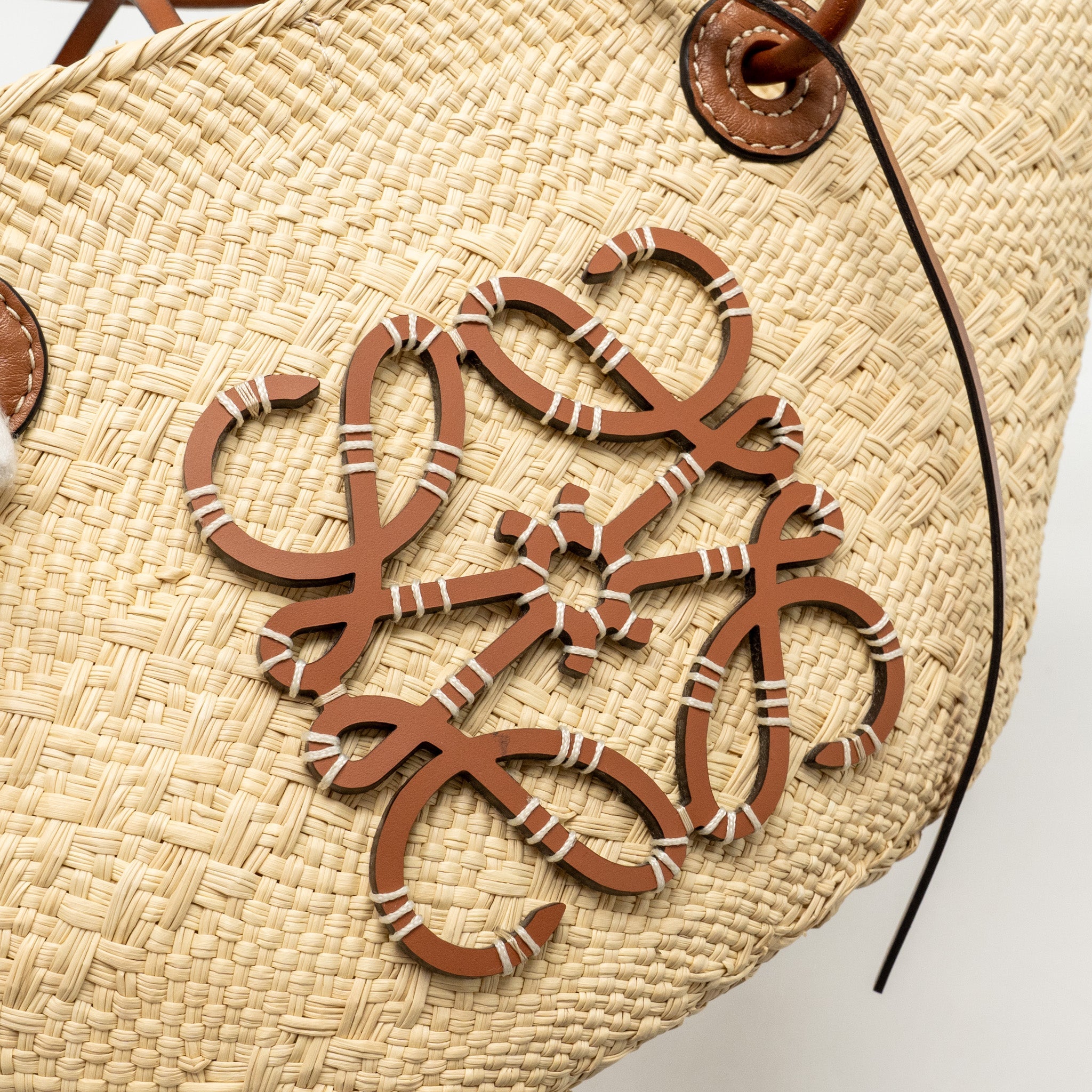 LOEWE SMALL ANAGRAM BASKET BAG IRACA PALM/CALFSKIN NATURAL/TAN