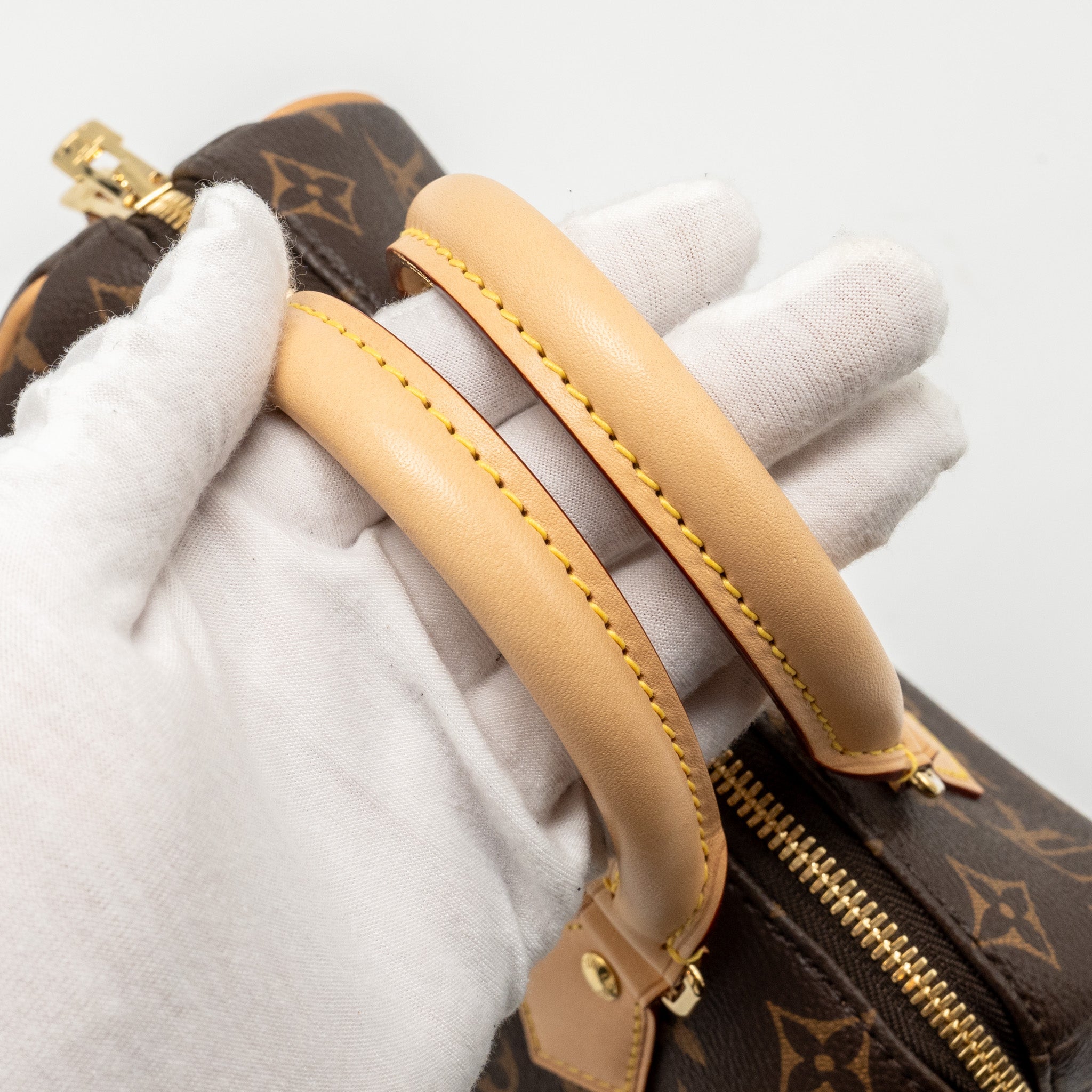 LOUIS VUITTON SPEEDY BANDOULIERE 20 MONOGRAM  CANVAS BLACK STRAP GHW
