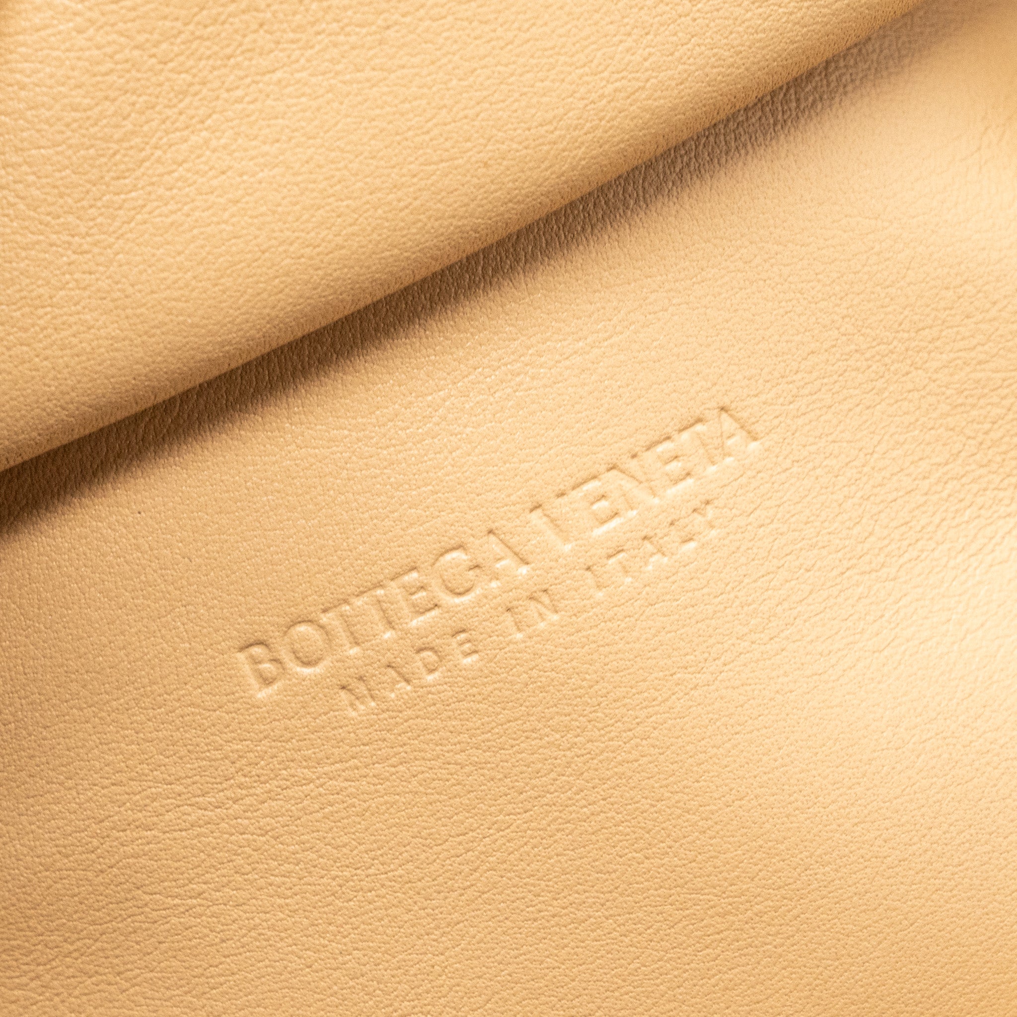BOTTEGA VENETA THE MINI POUCH BELT BAG CALFSKIN BEIGE GHW