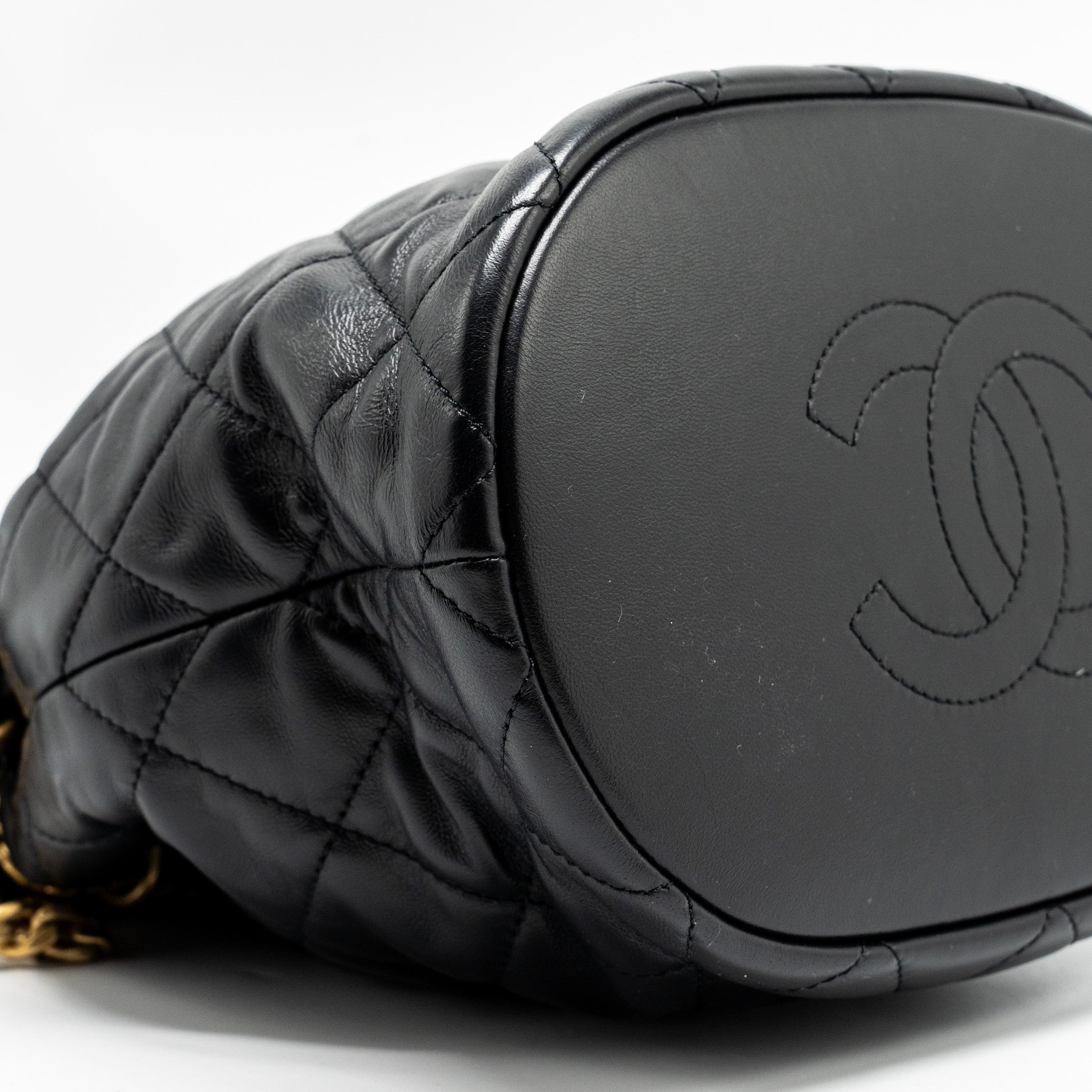CHANEL 22P DRAWSTRING BUCKET BAG LAMBSKIN BLACK GHW (MICROCHIP)