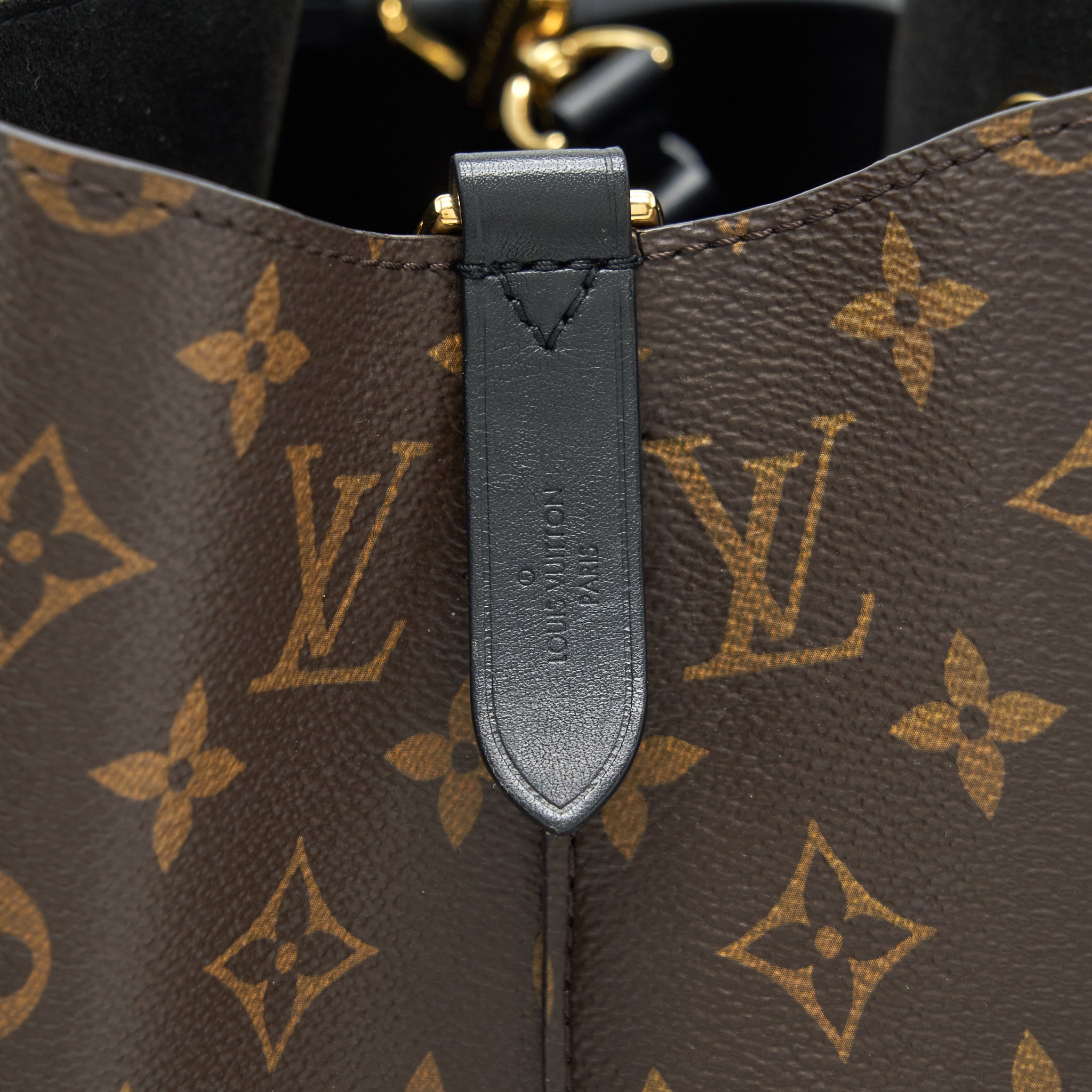 LOUIS VUITTON NEONOE MONOGRAM CANVAS GHW