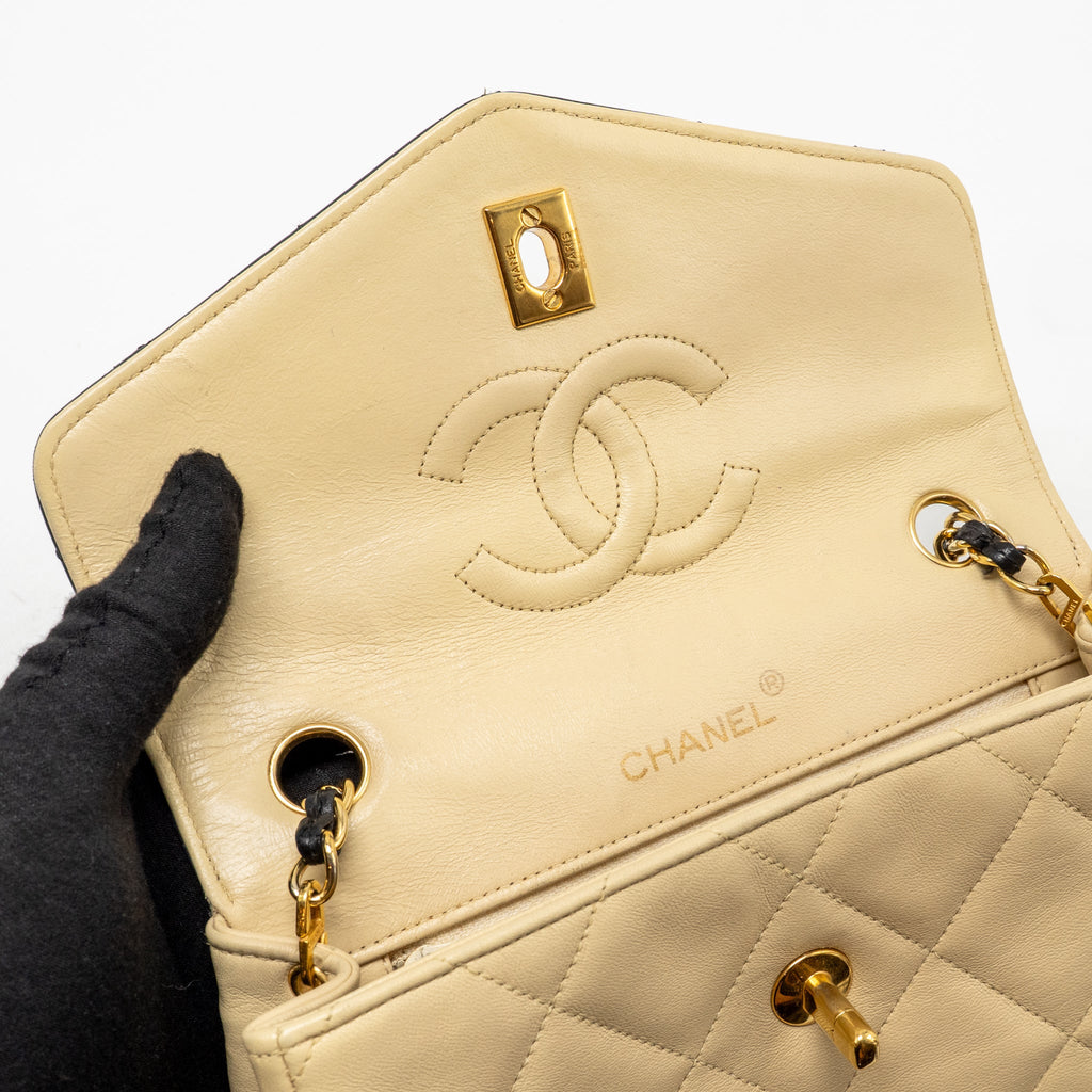 CHANEL VINTAGE QUILTED ENVELOPE FLAP BAG LAMBSKIN BEIGE / BLACK GHW