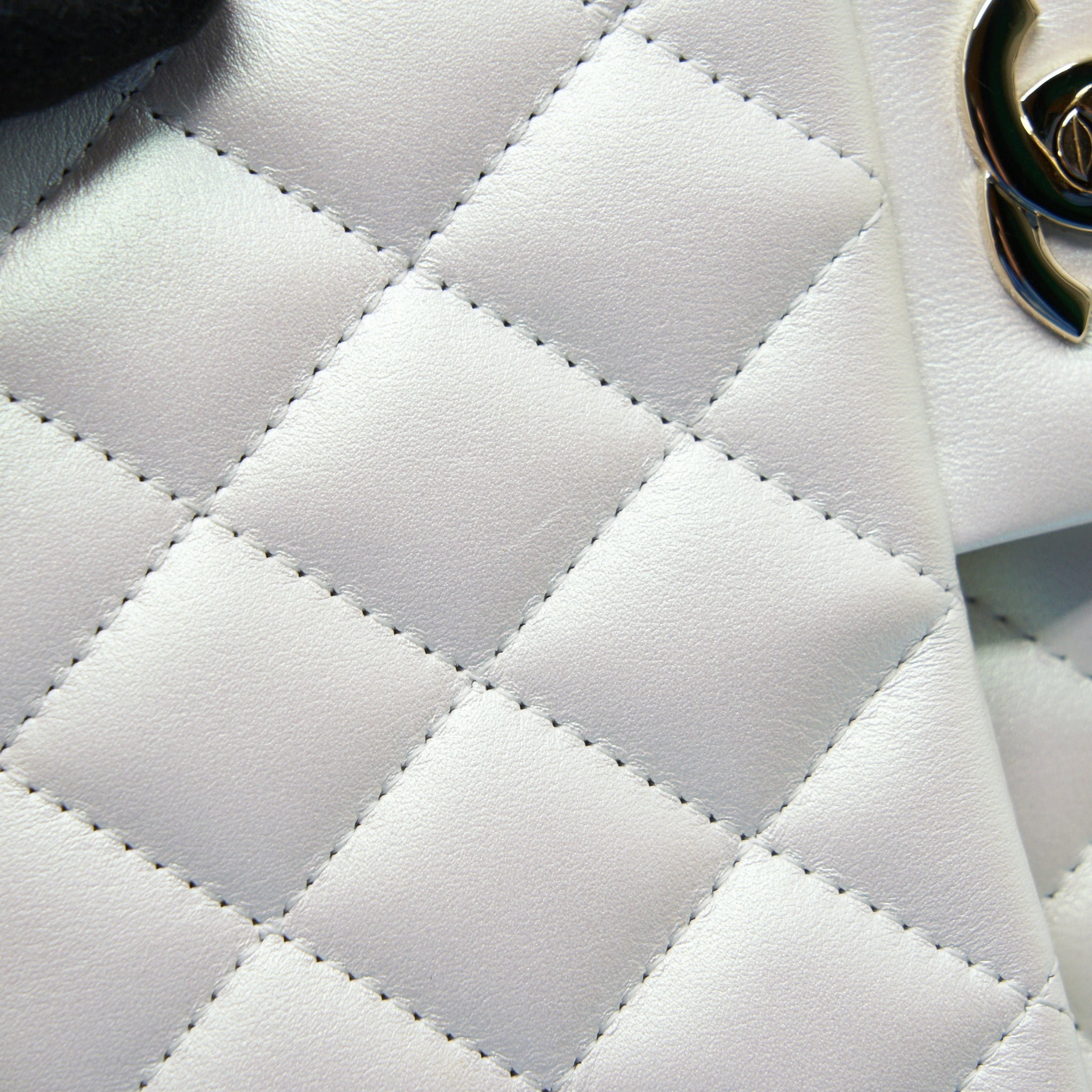 CHANEL MEDIUM S21 IRIDESCENT WHITE CLASSIC BAG