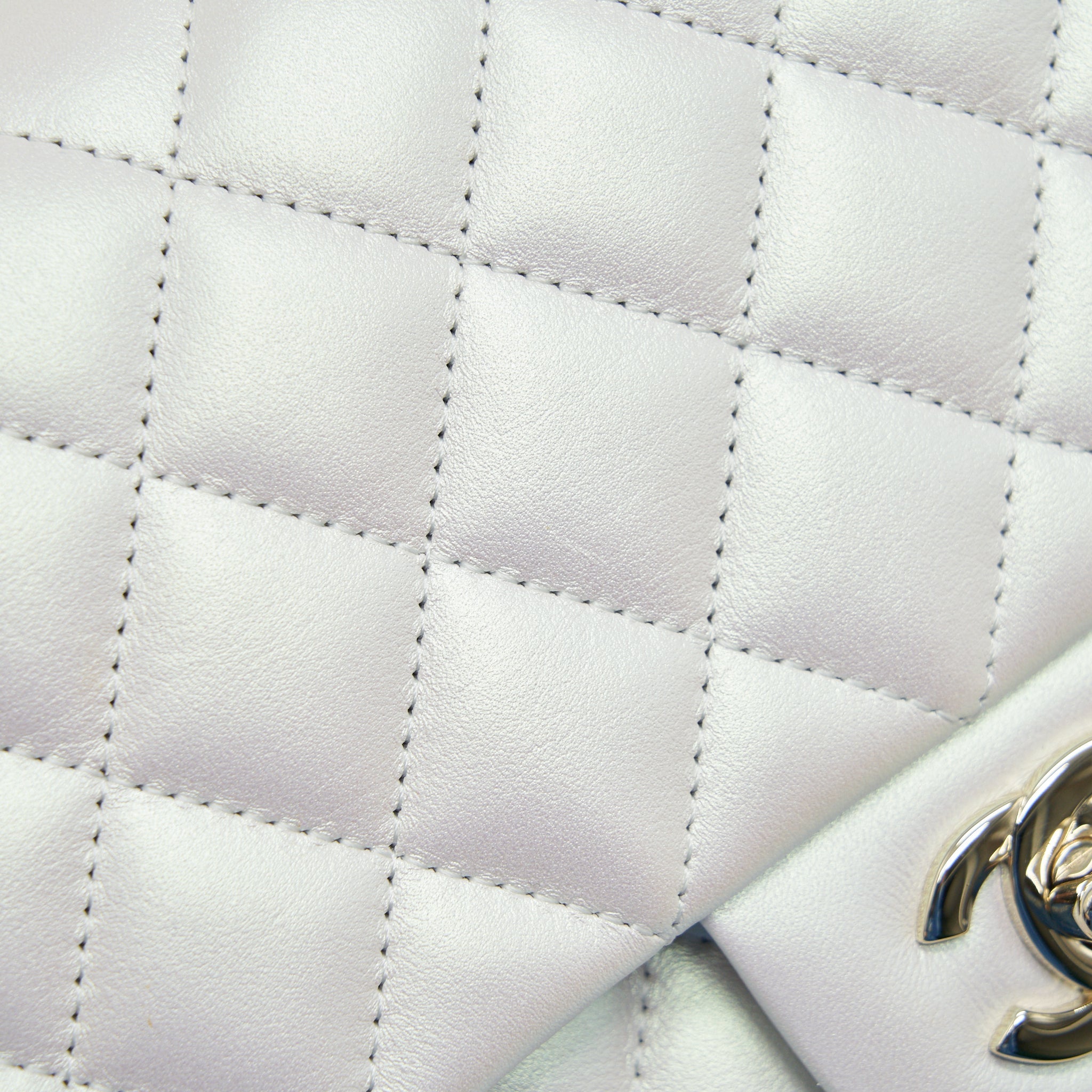 CHANEL MEDIUM S21 IRIDESCENT WHITE CLASSIC BAG