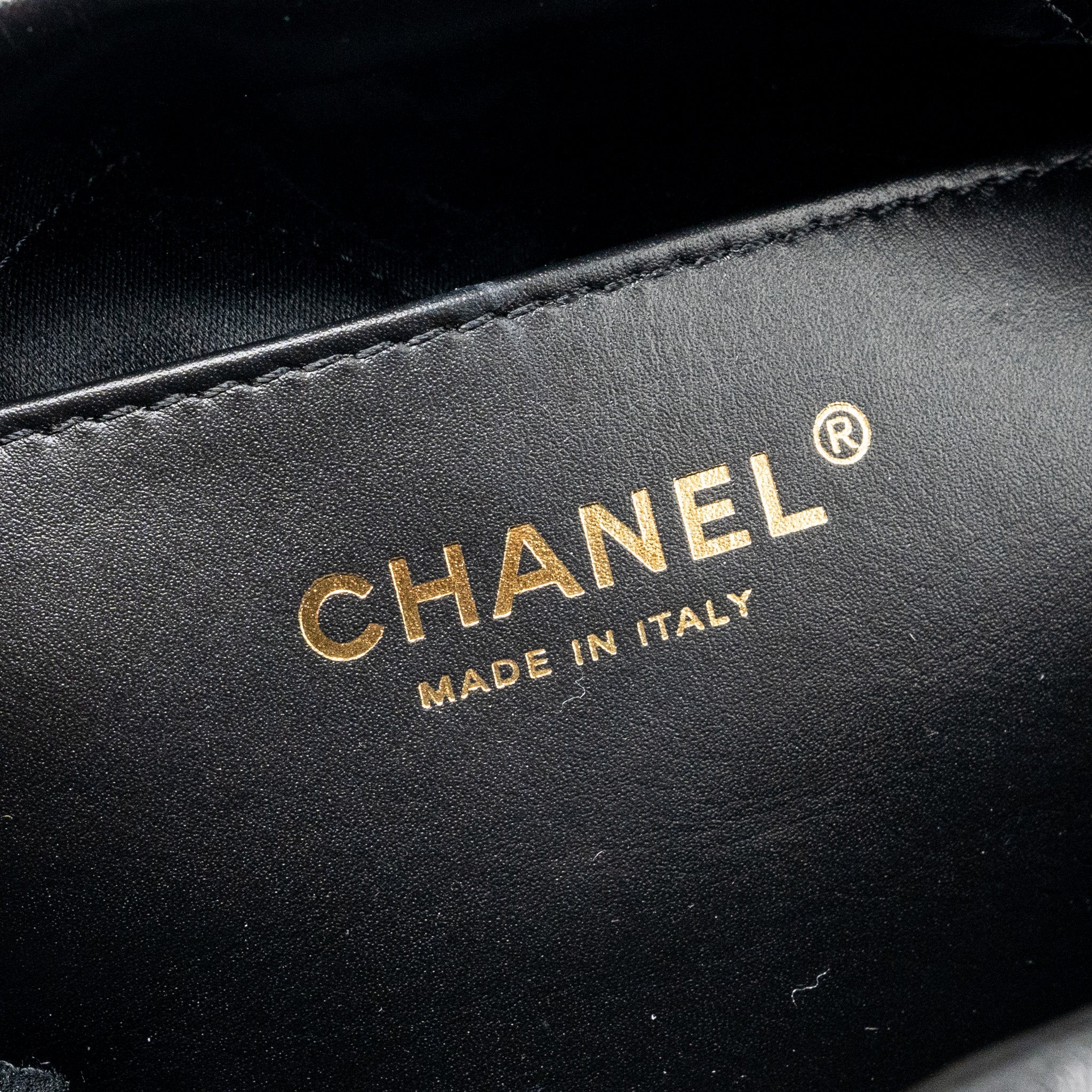 CHANEL MINI 22 BAG SHINY CALFSKIN BLACK GHW (MICROCHIP)