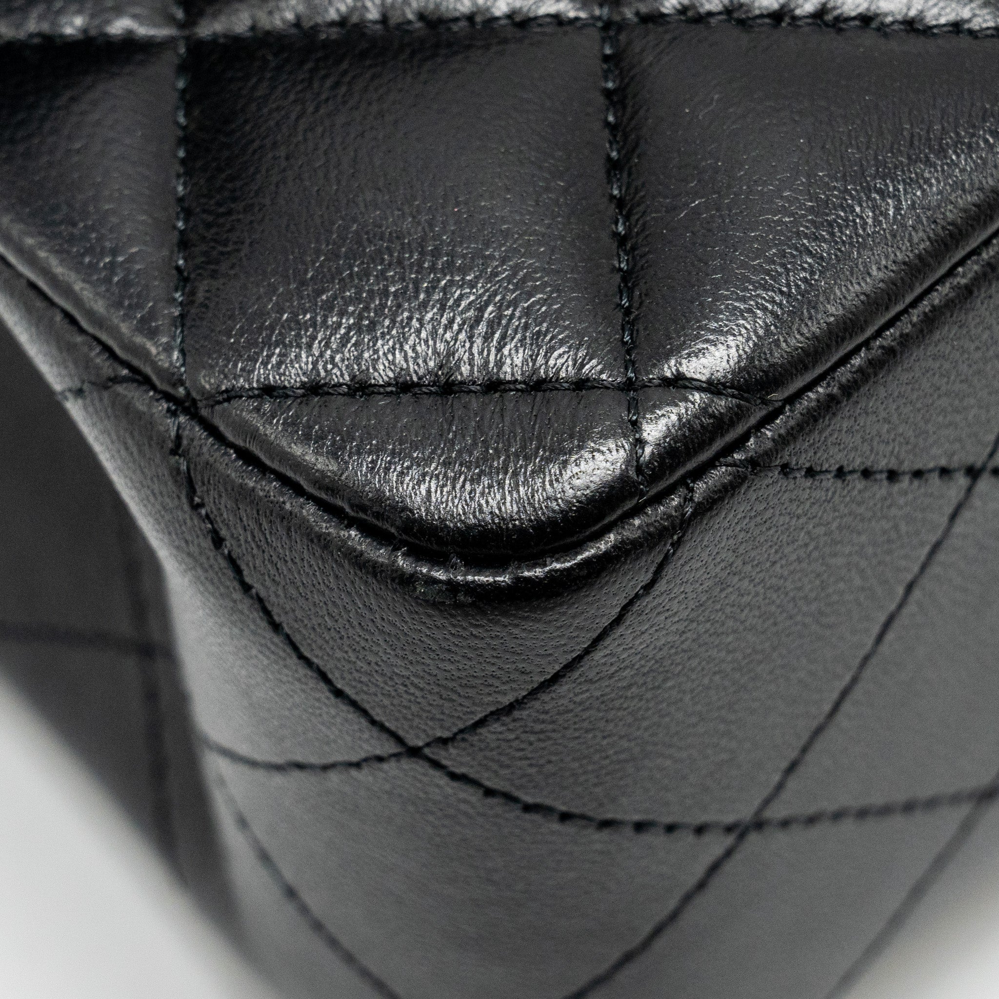 CHANEL MEDIUM CLASSIC DOUBLE FLAP BAG LAMBSKIN BLACK GHW (MICROCHIP)