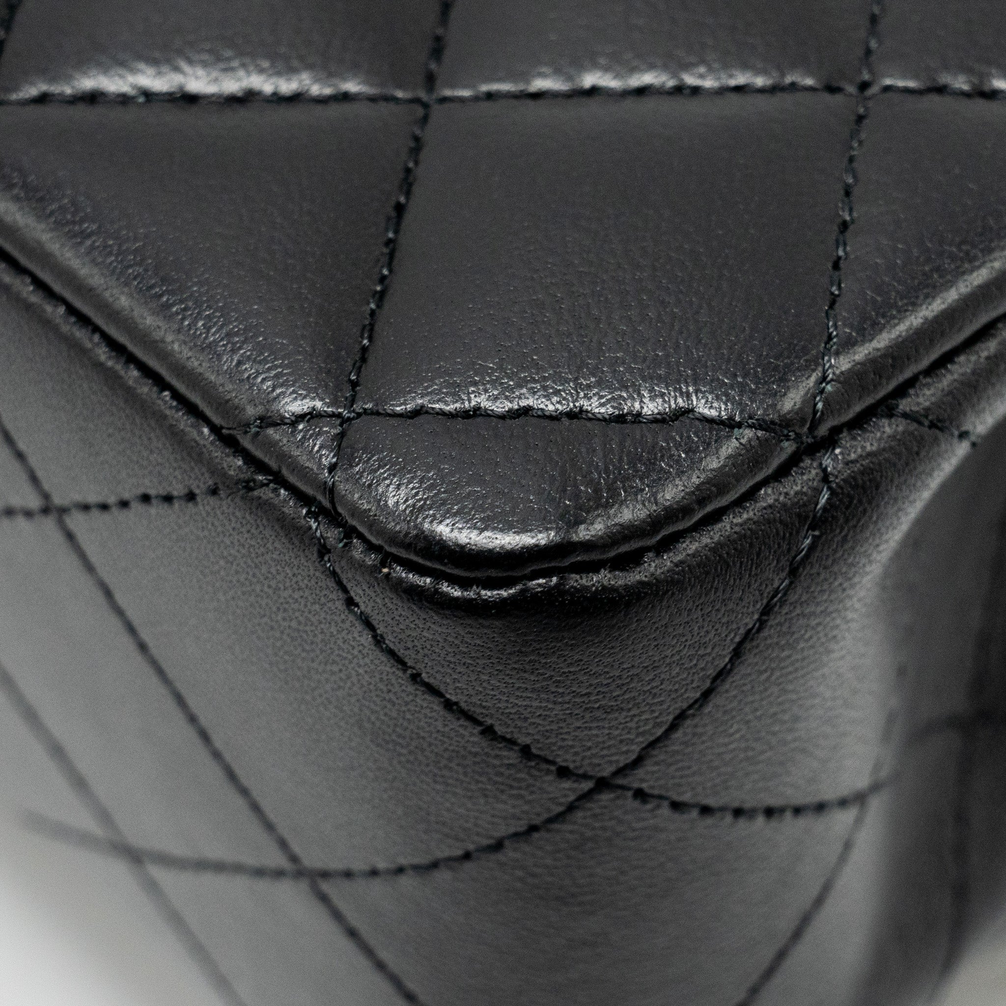 CHANEL MEDIUM CLASSIC DOUBLE FLAP BAG LAMBSKIN BLACK GHW (MICROCHIP)