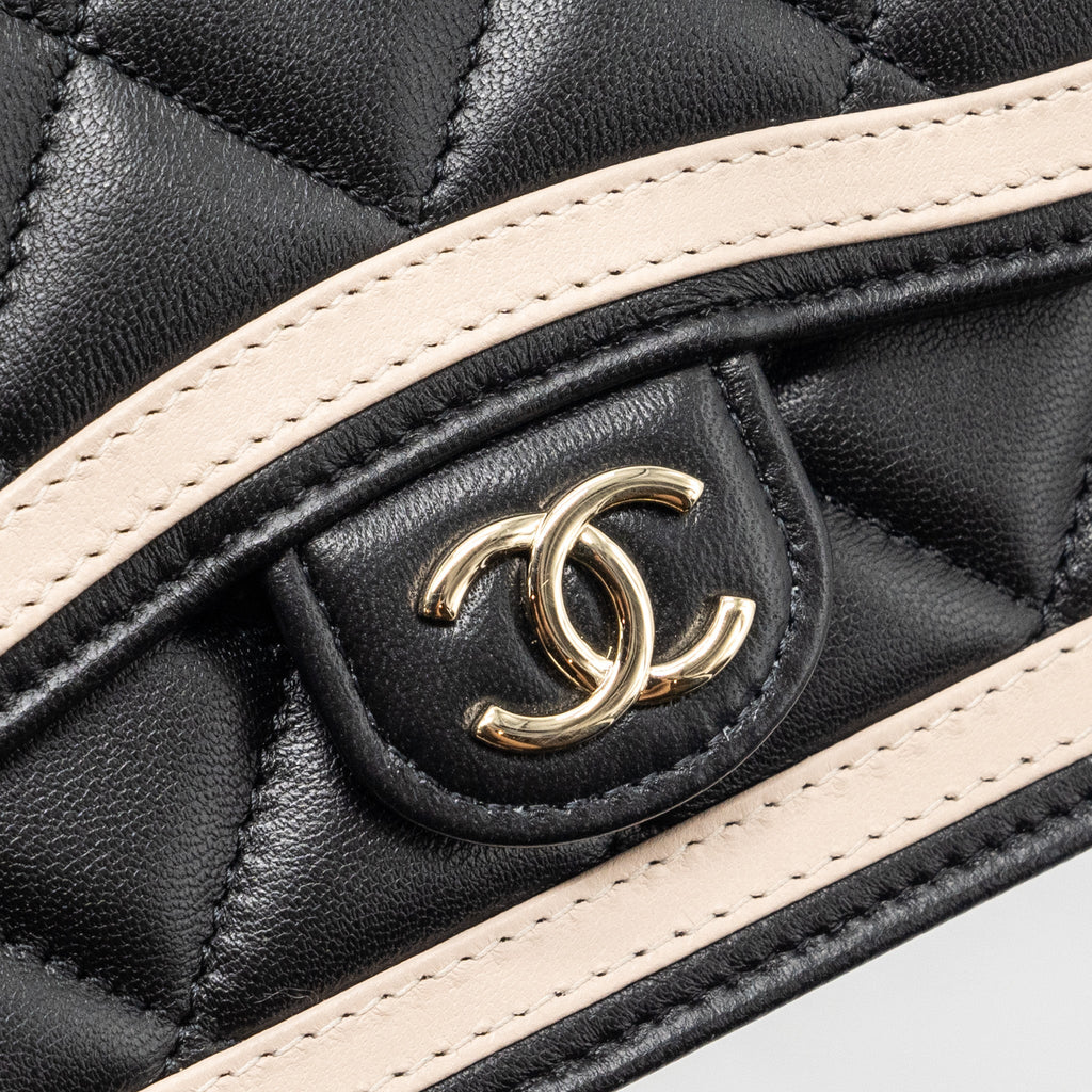 CHANEL 23B FLAP PHONE HOLDER LAMBSKIN BLACK/ WHITE LGHW (MICROCHIP)