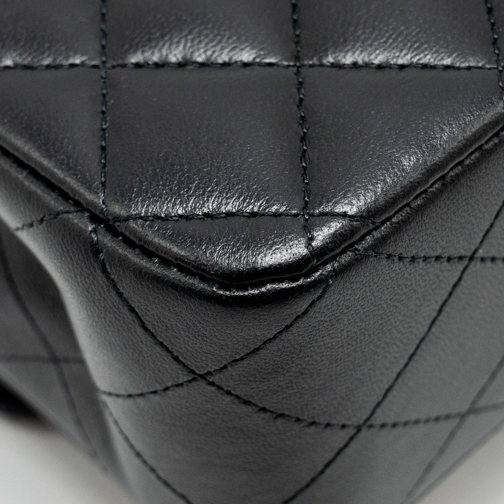 CHANEL MEDIUM CLASSIC DOUBLE FLAP BAG LAMBSKIN BLACK GHW (MICROCHIP)