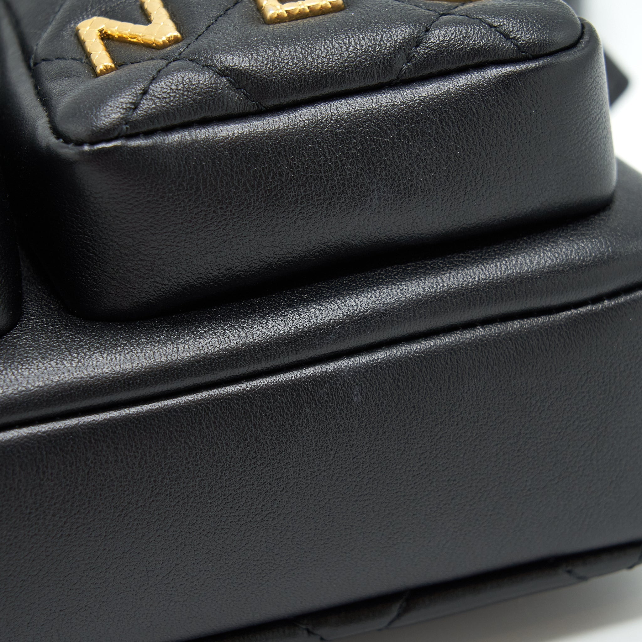CHANEL 22C CAMERA BAG CALFSKIN BLACK GHW(MICROCHIP)
