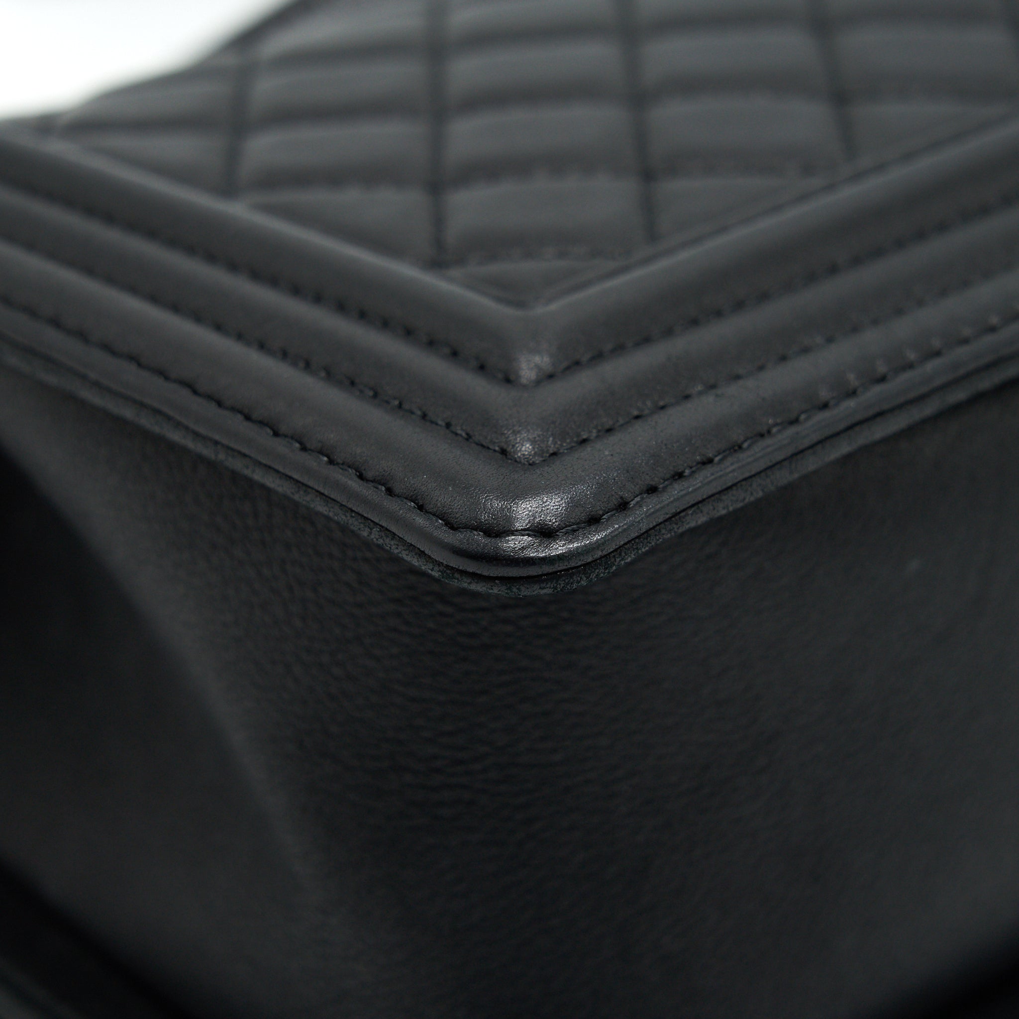 CHANEL MEDIUM BOY CHANEL HANDBAG BLACK RUTHENIUM HARDWARE
