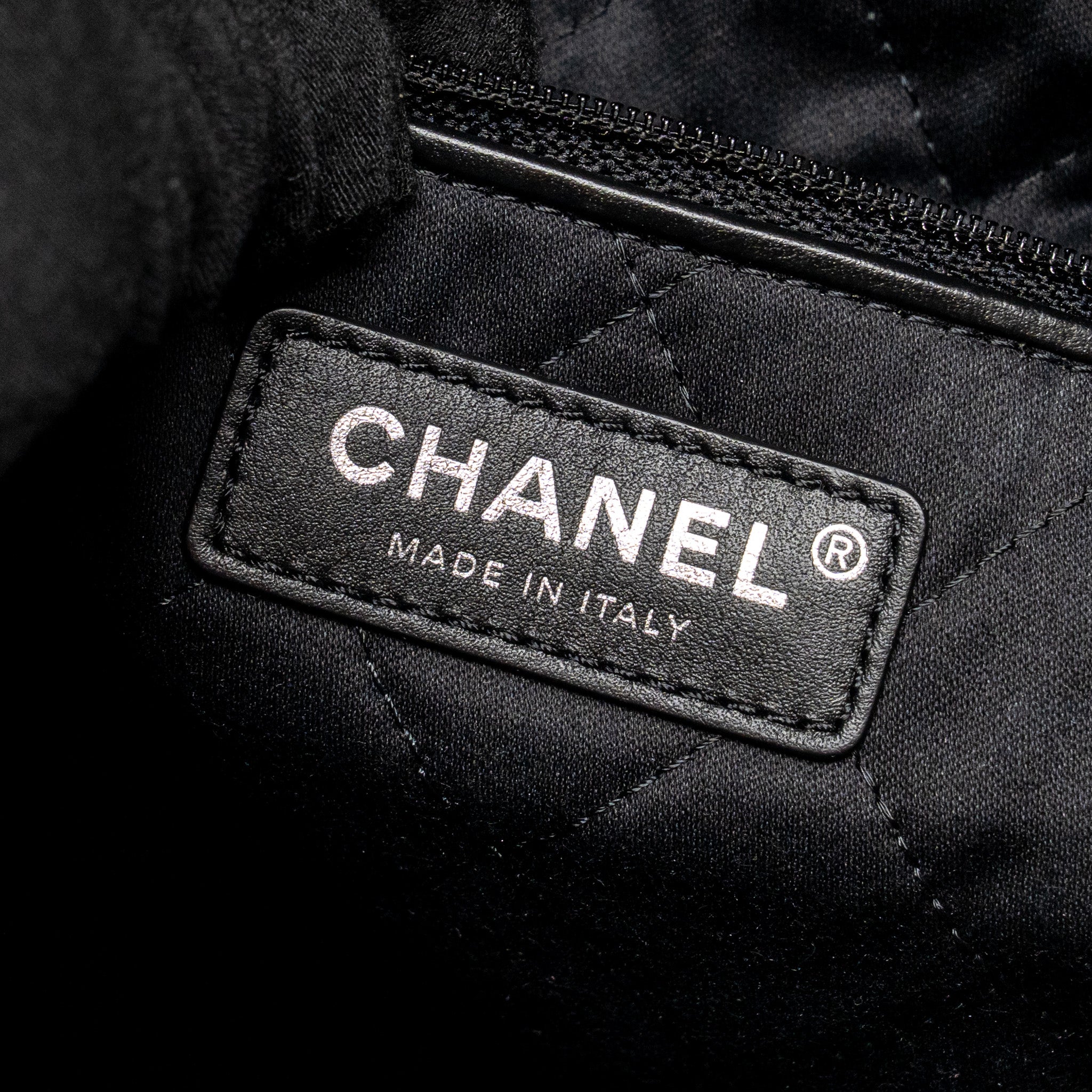 CHANEL SMALL 22 BAG SHINY CALFSKIN BLACK SHW (MICROCHIP)