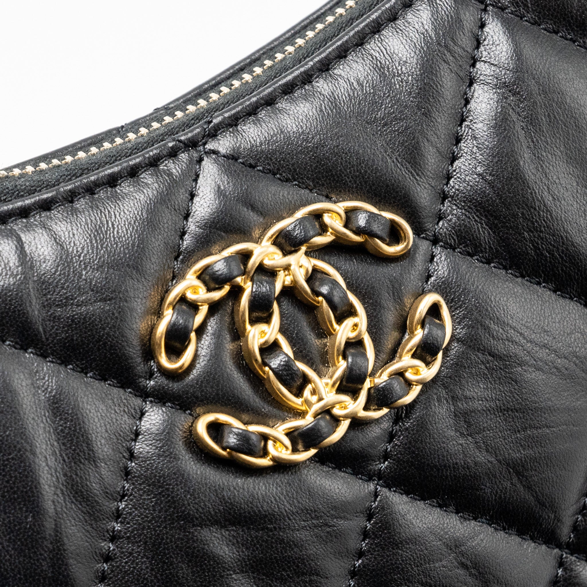 CHANEL 23K 19 HOBO SHOULDER BAG CALFSKIN BLACK GHW (MICROCHIP)