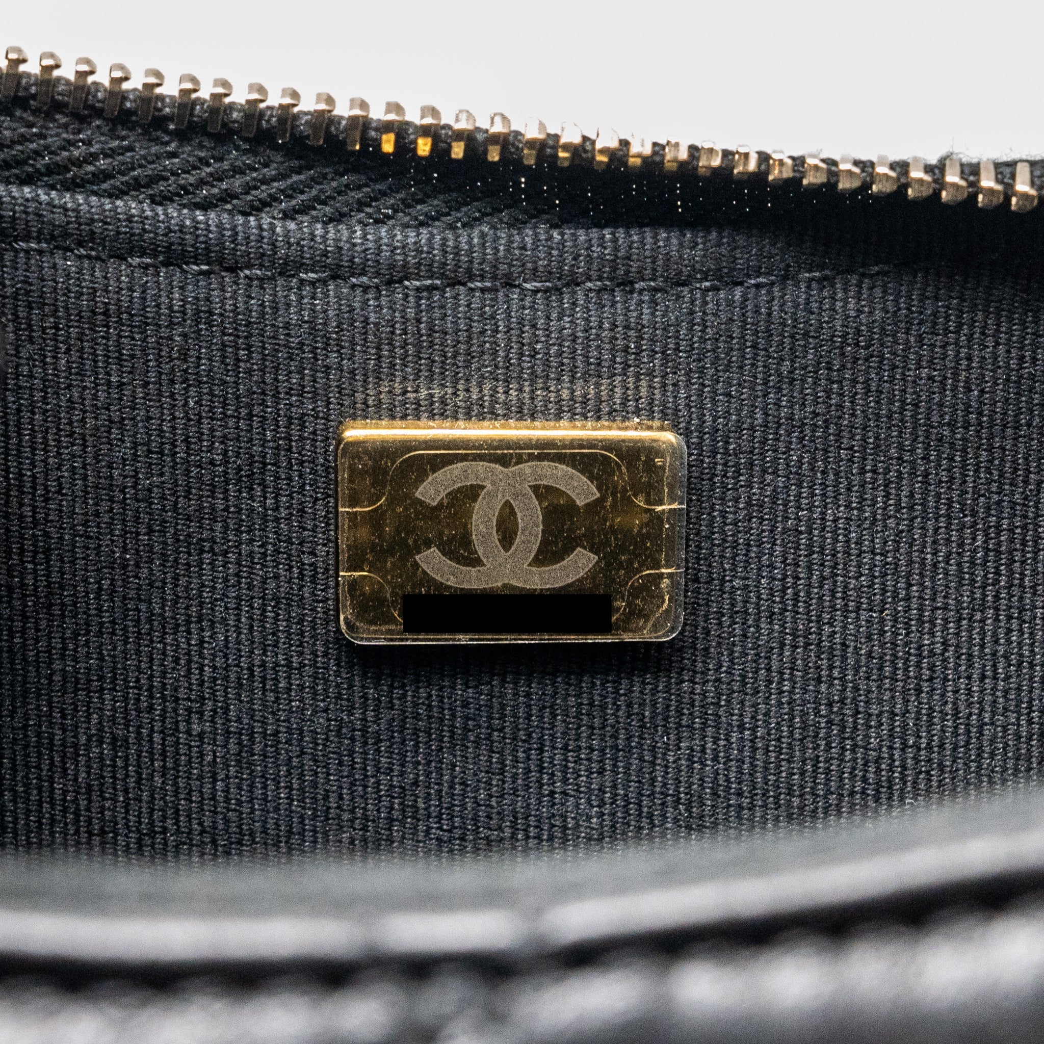 CHANEL 23K 19 HOBO SHOULDER BAG CALFSKIN BLACK GHW (MICROCHIP)