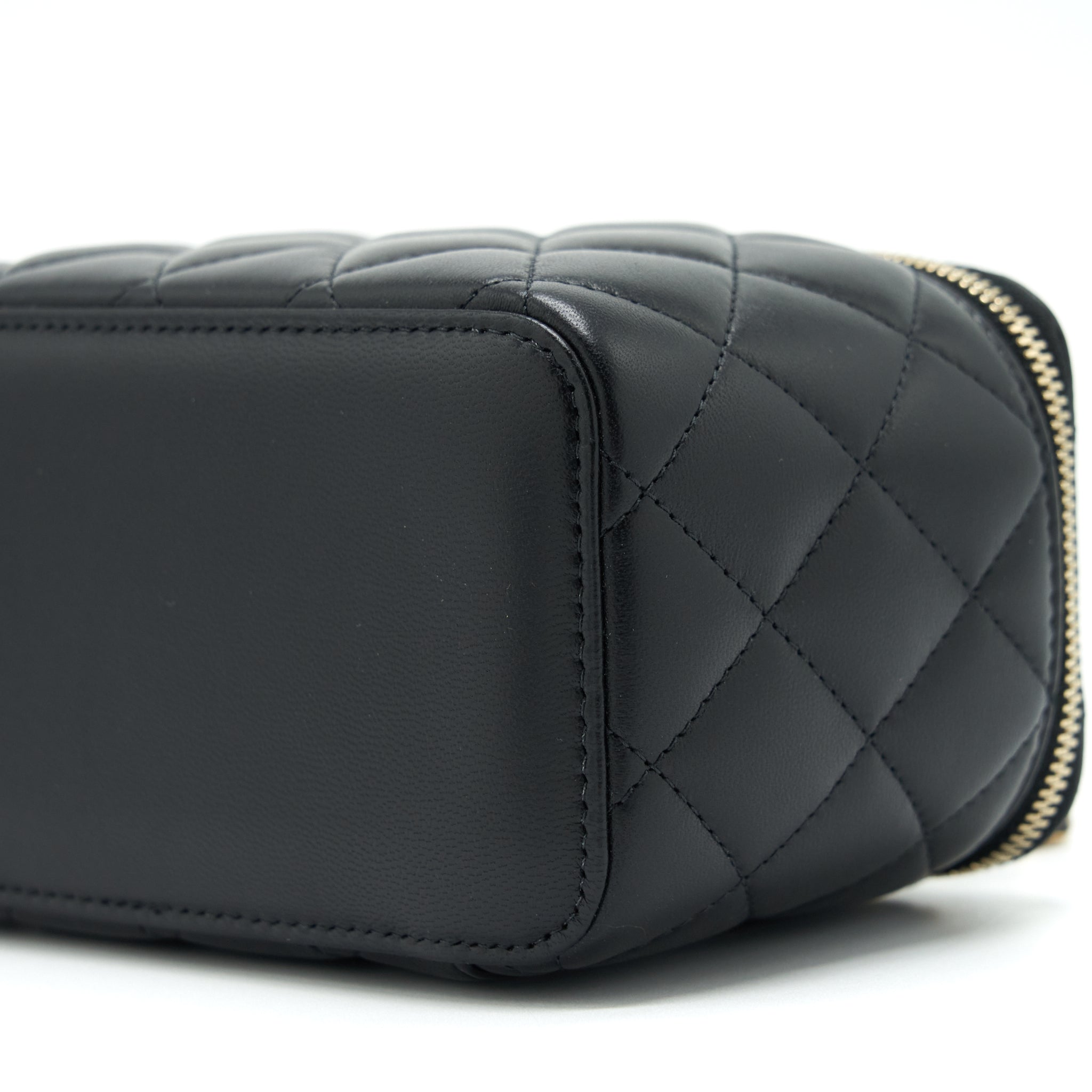 CHANEL 22S PEARL CRUSH LONG VANITY WITH CHAIN LAMBSKIN BLACK GHW