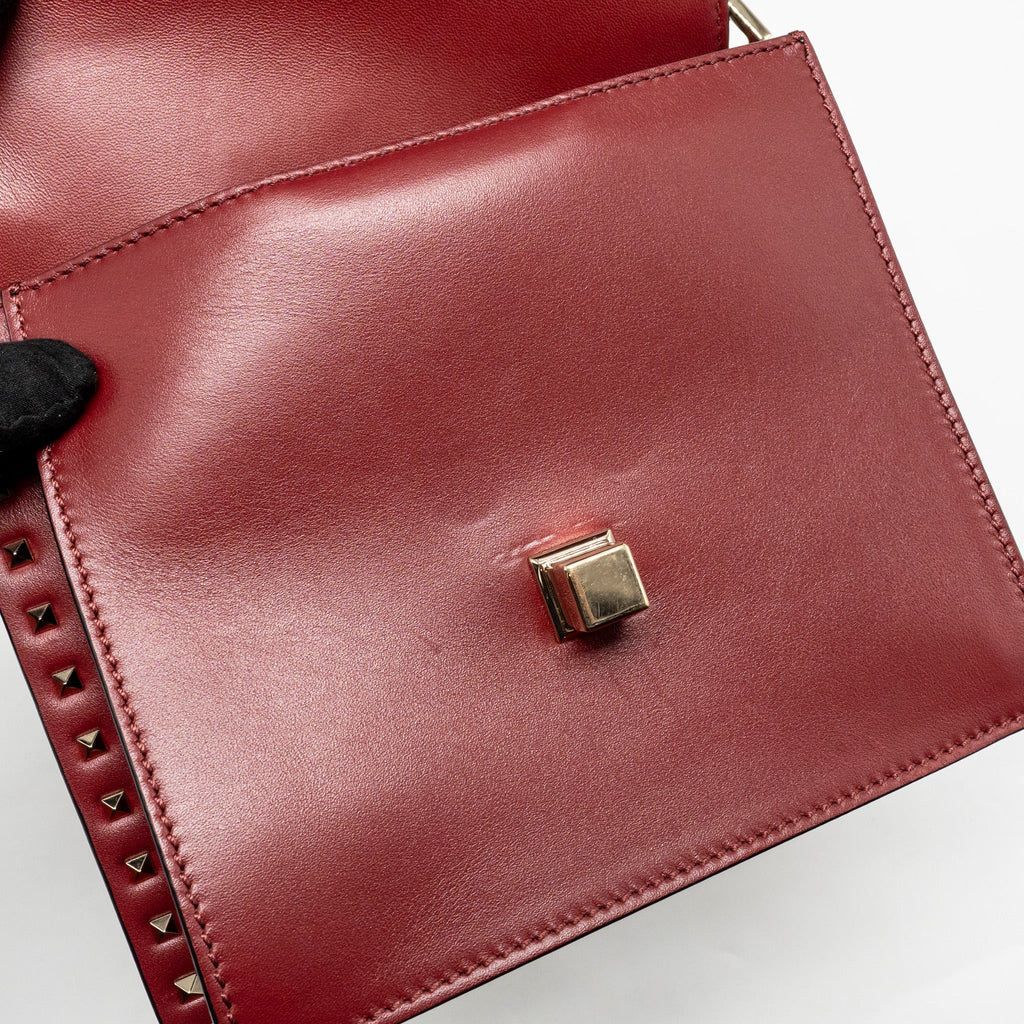 VALENTINO GARAVANI ROCKSTUD FLAP BAG CALFSKIN RED GHW