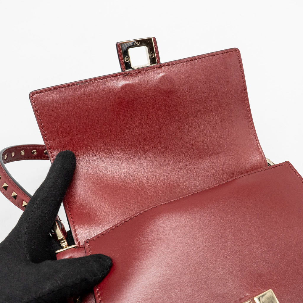 VALENTINO GARAVANI ROCKSTUD FLAP BAG CALFSKIN RED GHW