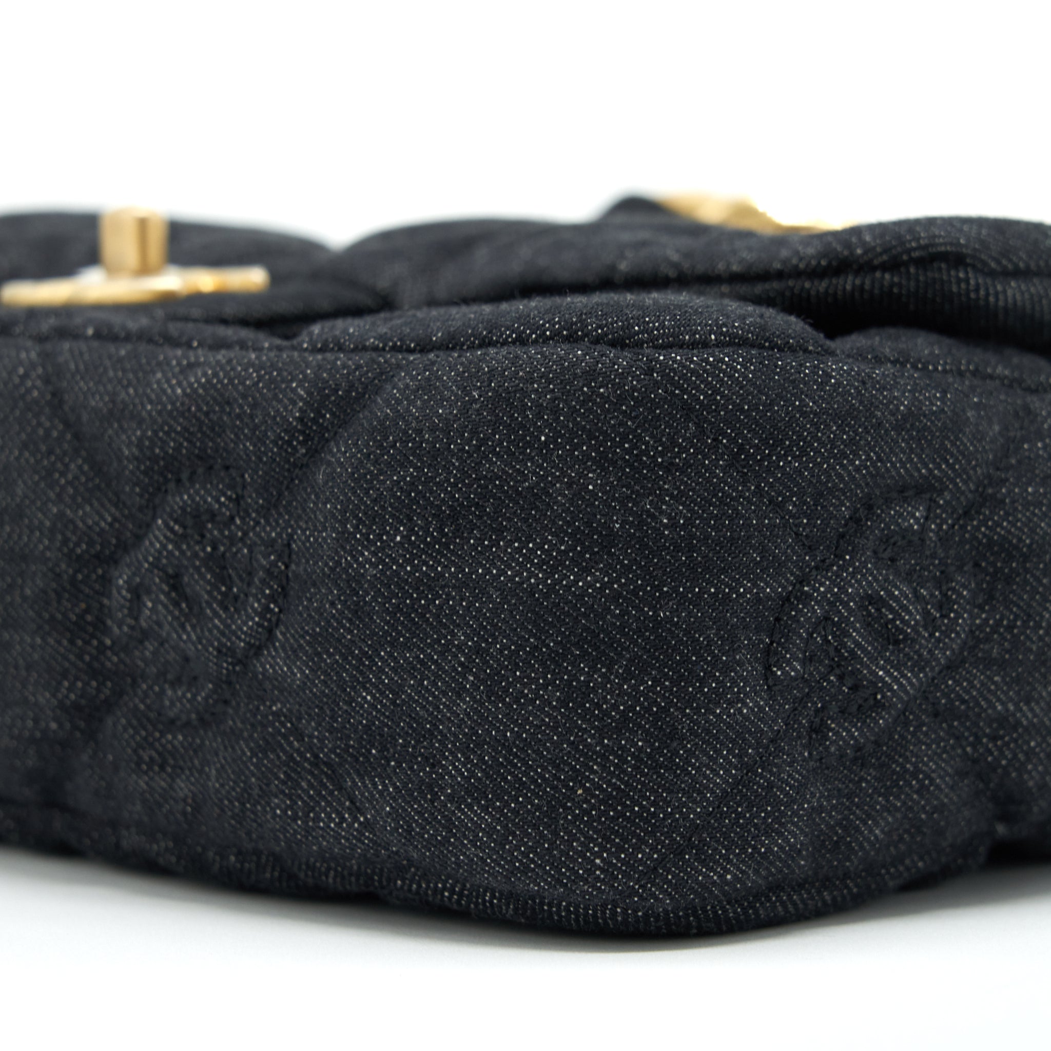 CHANEL 22S SMALL DENIM CC LOGO SHOULDER BAG GHW