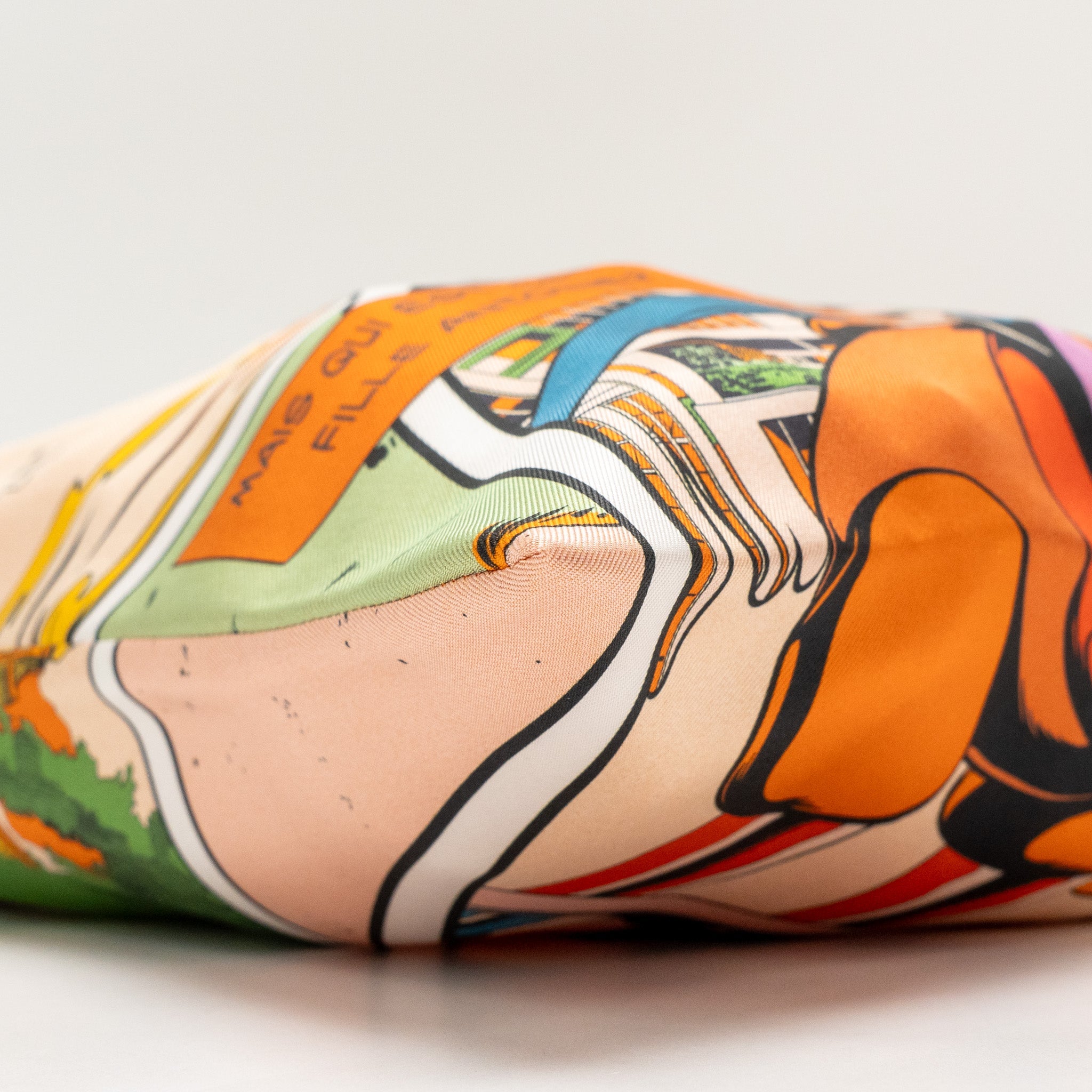 HERMES SILK TOTE BAG LA JEUNESSE ET LELEGANCE MULTICOLOR