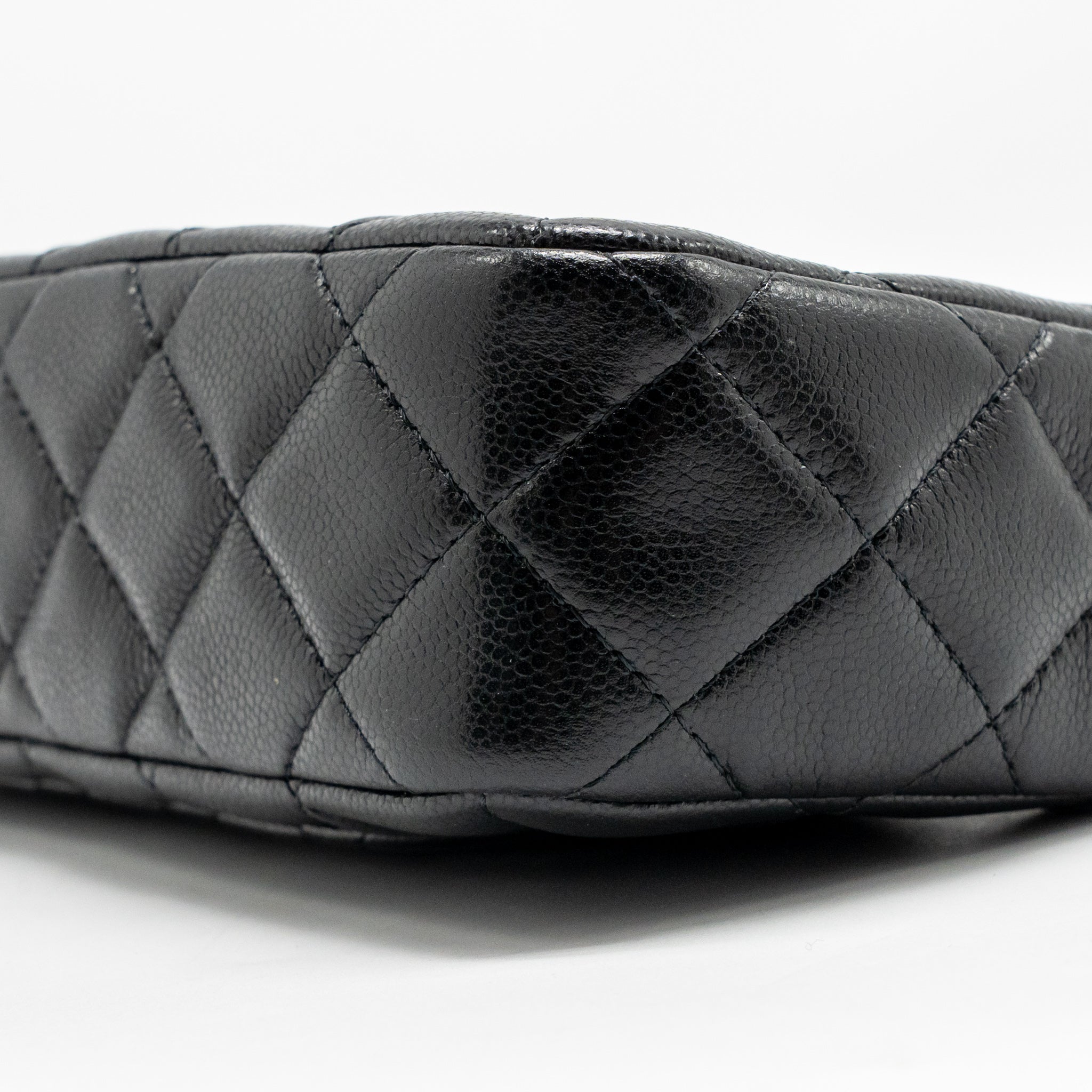 CHANEL 25A ZIP CLUTCH WITH CHAIN CAVIAR BLACK LGHW (MICROCHIP)