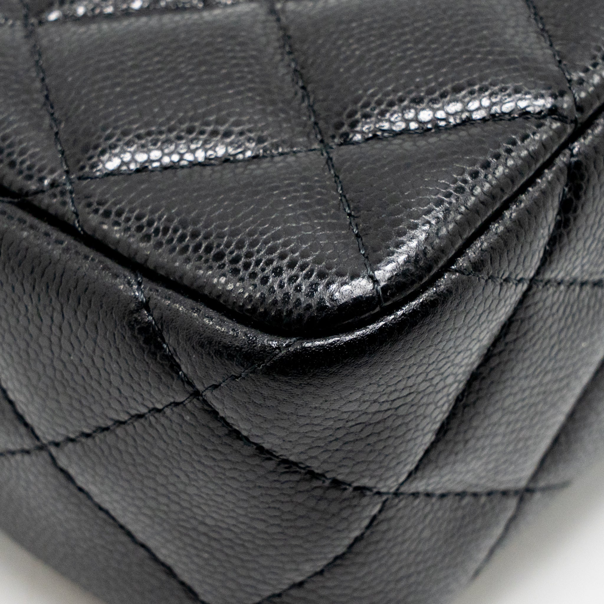 CHANEL 25A ZIP CLUTCH WITH CHAIN CAVIAR BLACK LGHW (MICROCHIP)