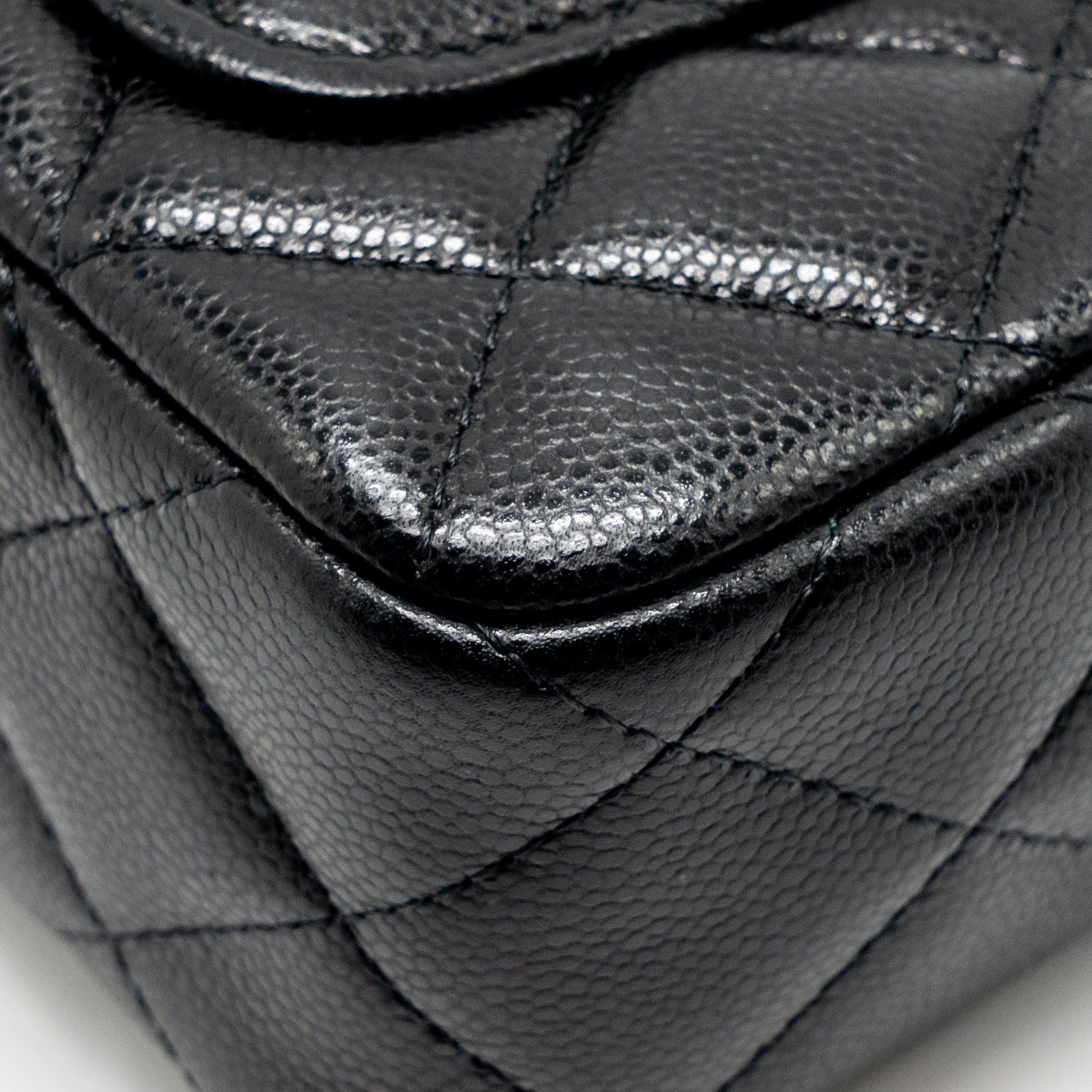 CHANEL 25A ZIP CLUTCH WITH CHAIN CAVIAR BLACK LGHW (MICROCHIP)