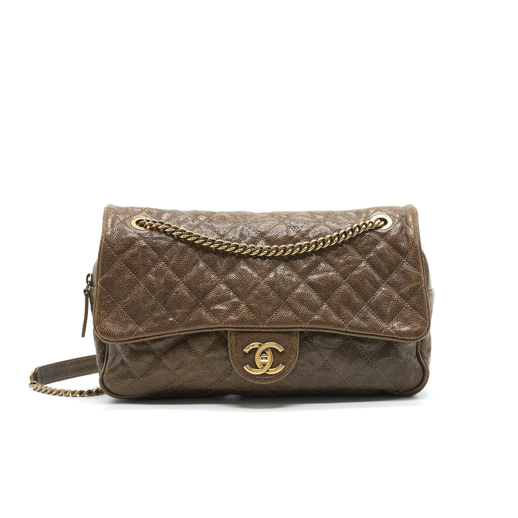 CHANEL SEASONAL CAVIAR JUMBO FLAP BAG WITH GHW