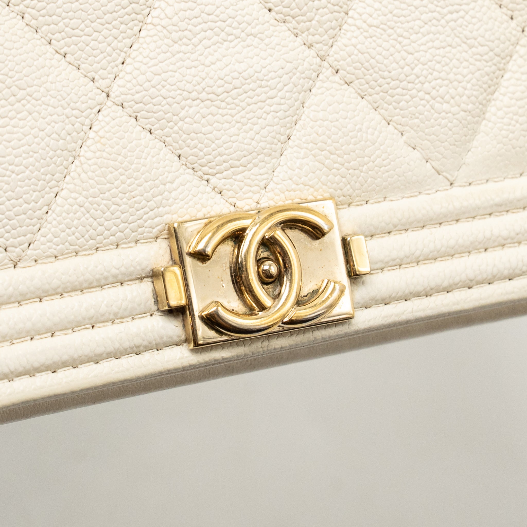 CHANEL BOY WALLET ON CHAIN CAVIAR WHITE LGHW