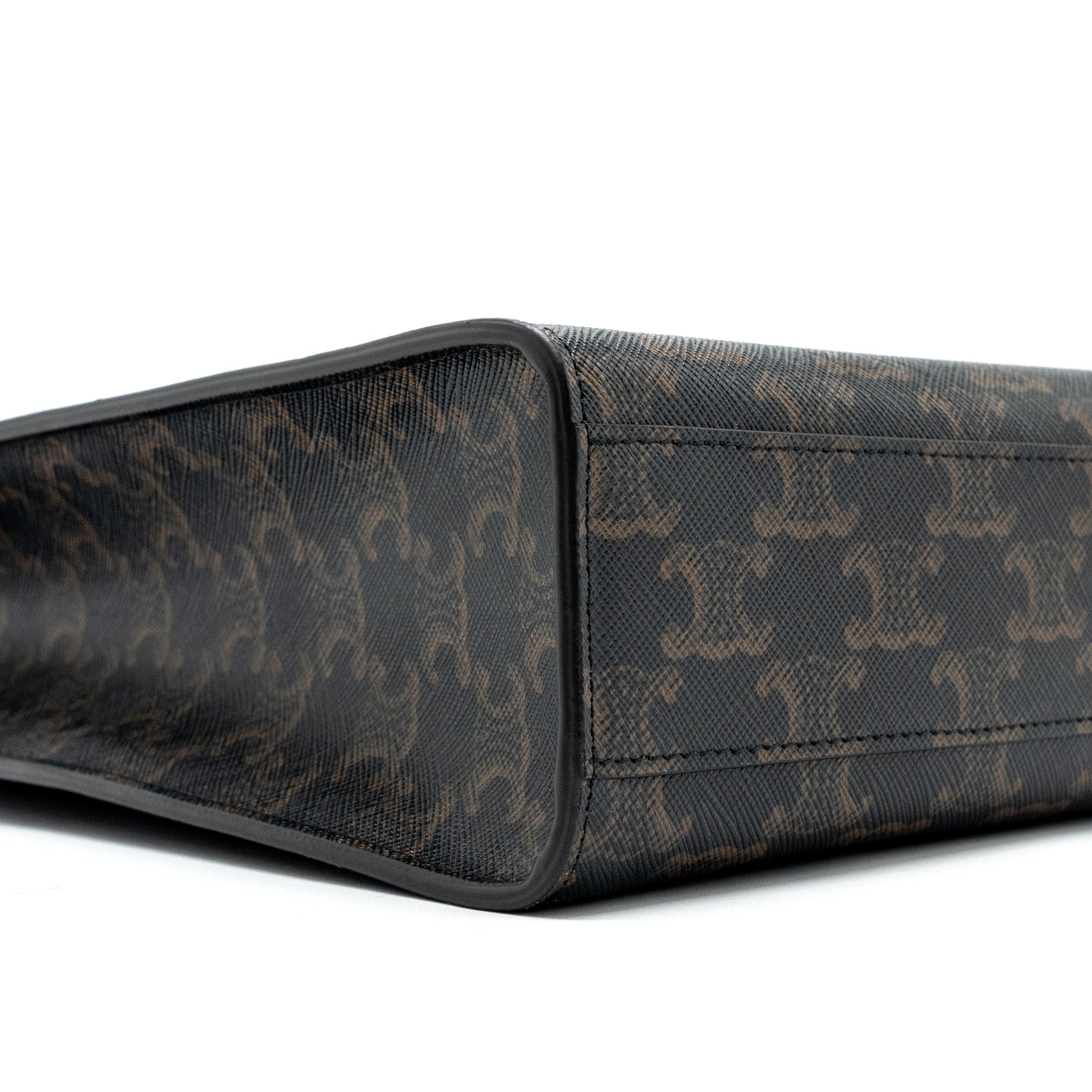 CELINE CABAS VERTICAL IN TRIOMPHE CANVAS AND CALFSKIN TAN GHW