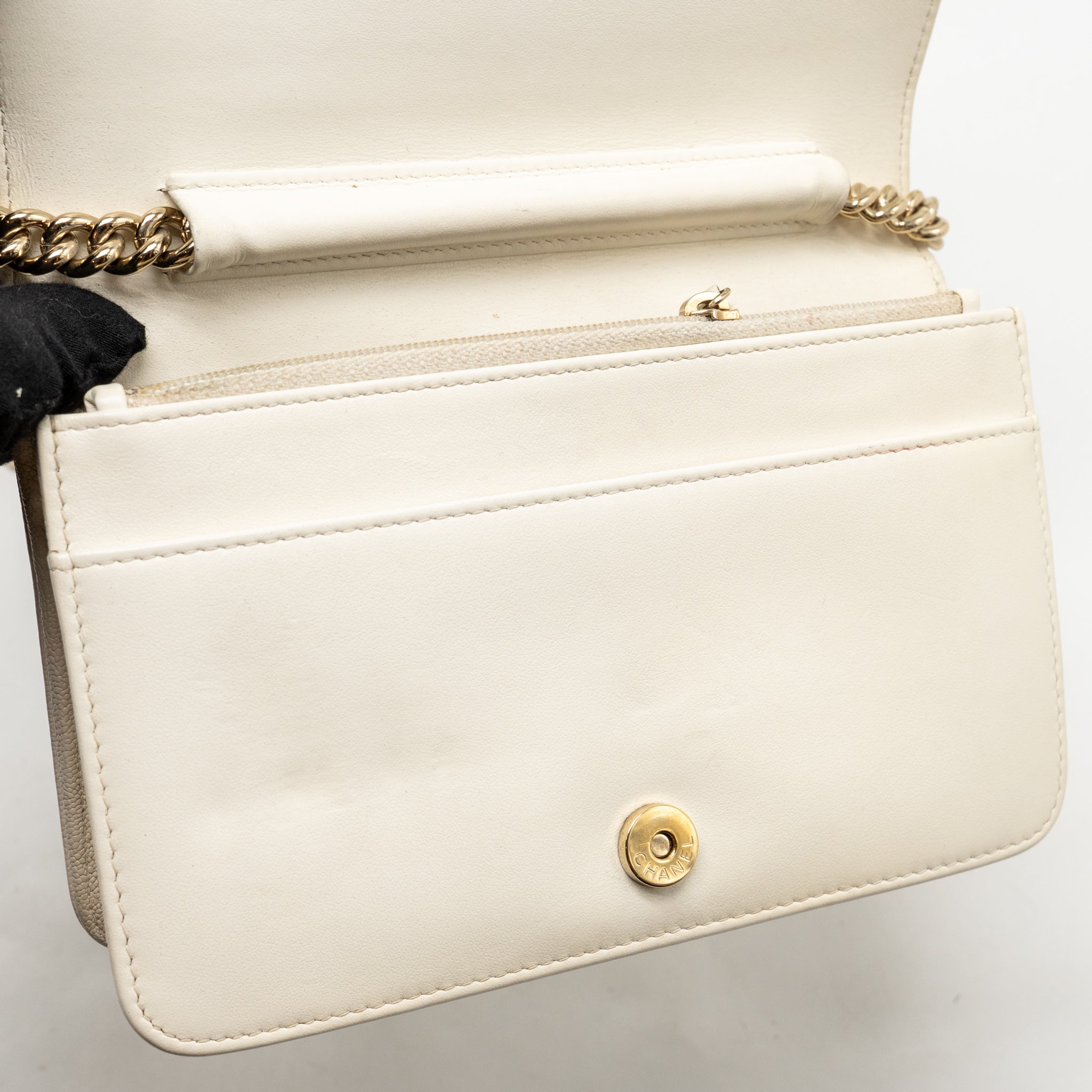 CHANEL BOY WALLET ON CHAIN CAVIAR WHITE LGHW