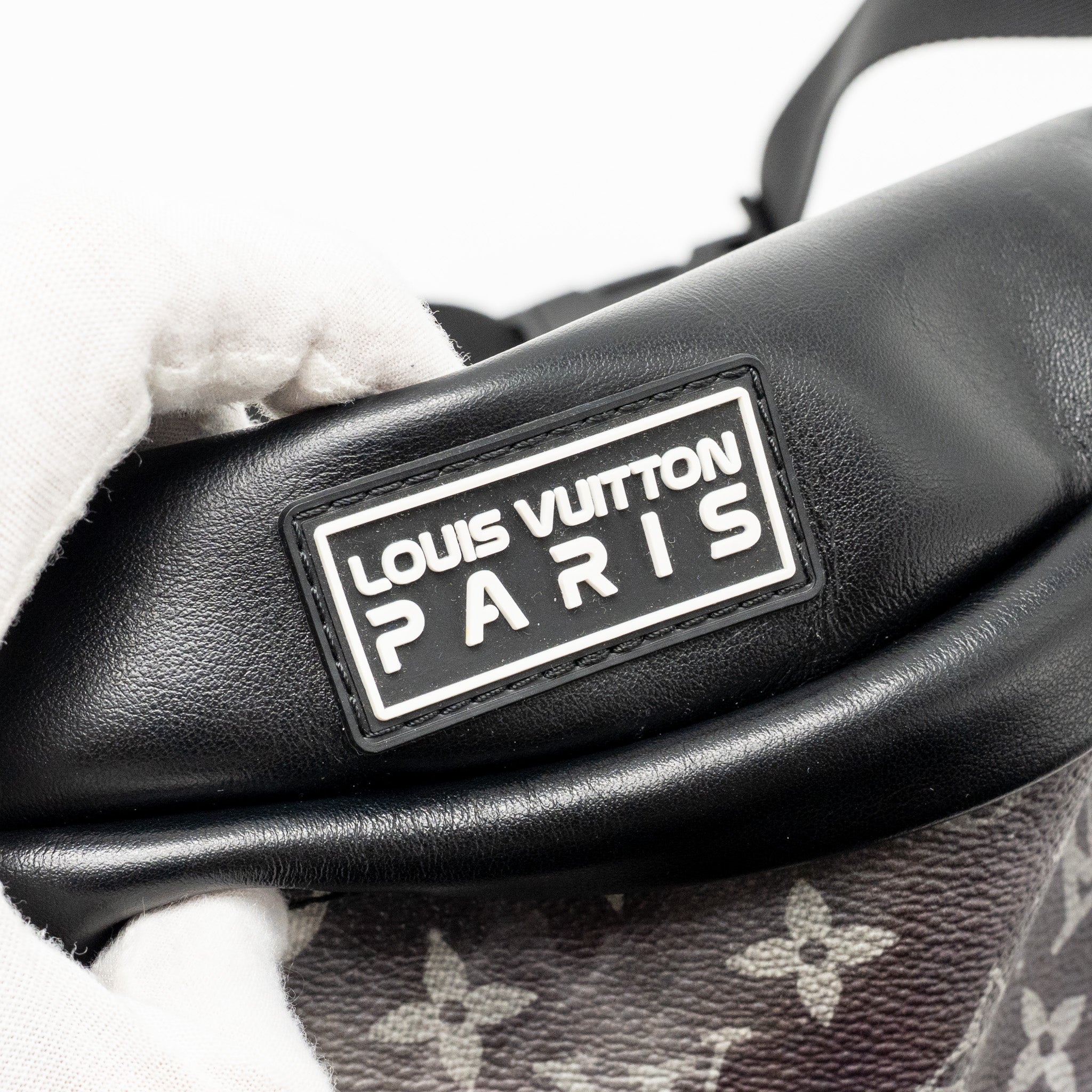 LOUIS VUITTON DISCOVERY BUM BAG MONOGRAM BLACK/ SILVER BLACK HARDWARE