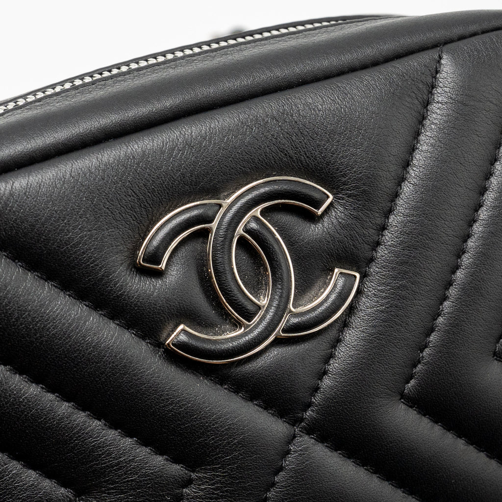 CHANEL DIAGONAL CHEVRON CAMERA BAG WITH DETAILED TASSEL CALFSKIN BLACK SHW