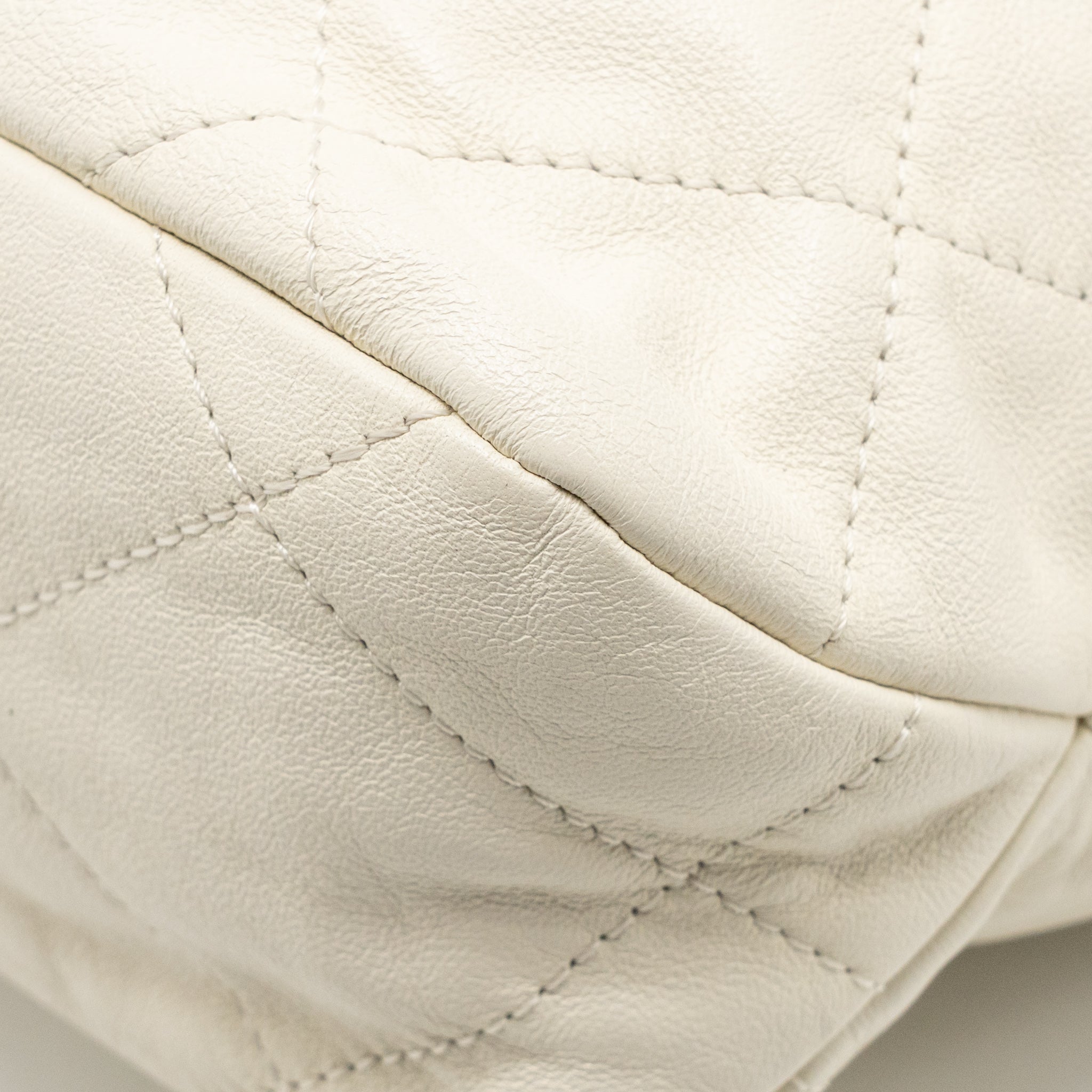 CHANEL CC DAILY HOBO BAG CALFSKIN WHITE GHW (MICROCHIP)