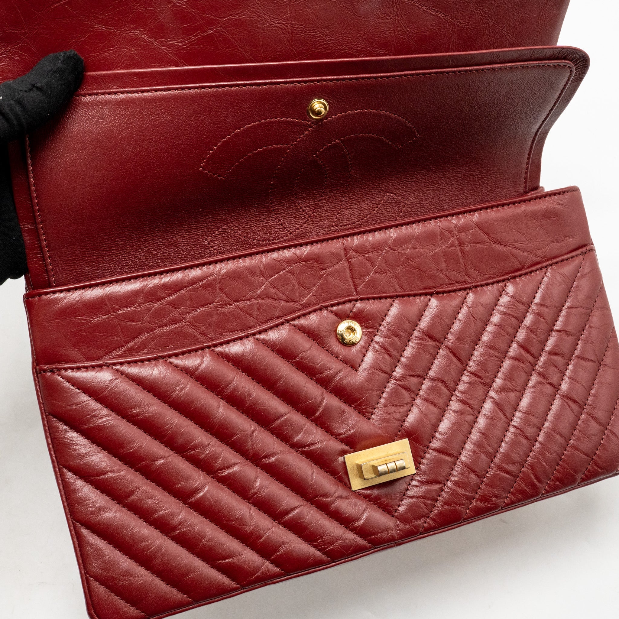 CHANEL 2.55 226 REISSUE DOUBLE FLAP BAG CHEVRON AGED CALFSKIN RED GHW