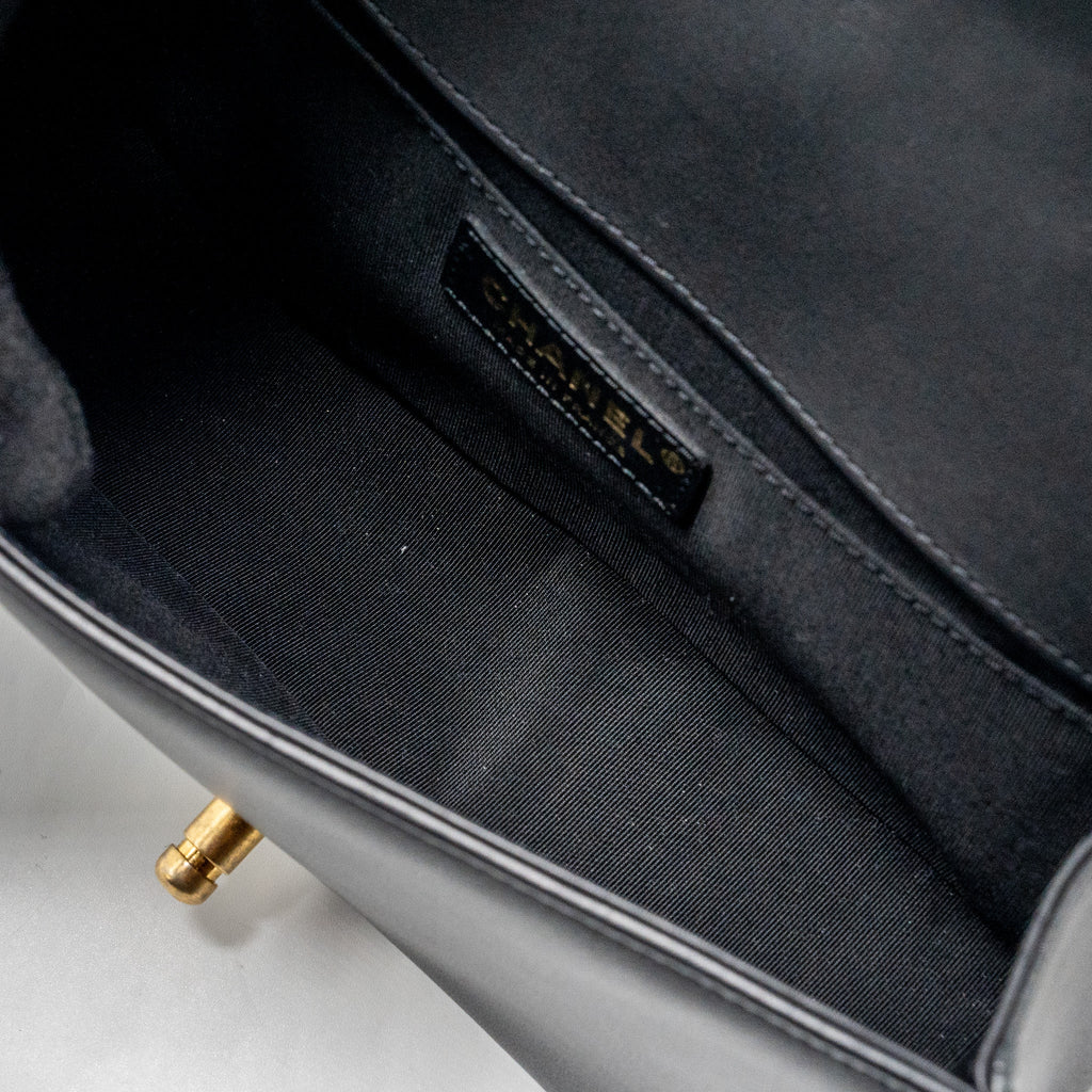 CHANEL MEDIUM BOY BAG SMOOTH CALFSKIN BLACK GHW