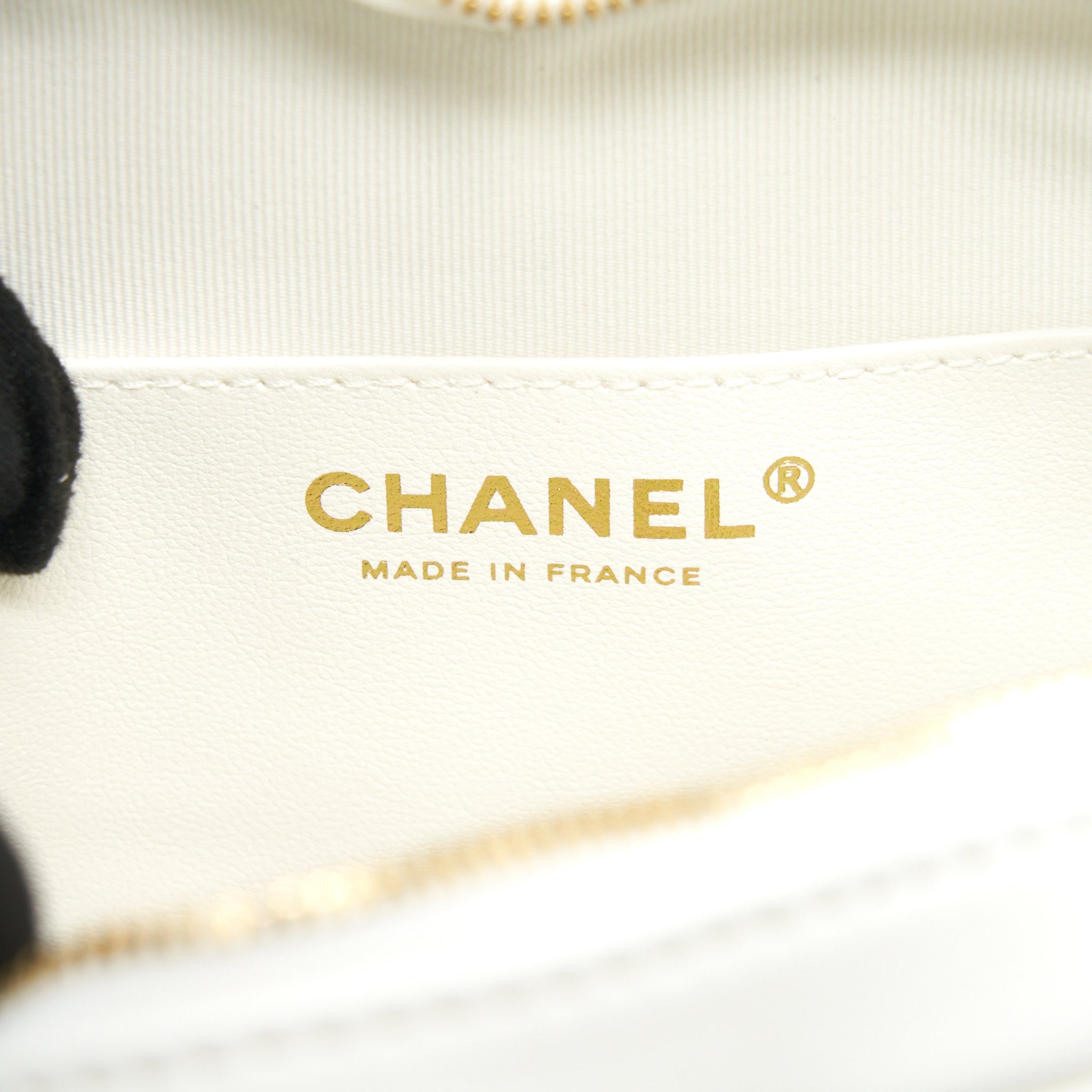 CHANEL 22S HEART BAG LAMBSKIN WHITE LGHW (MICROCHIP)