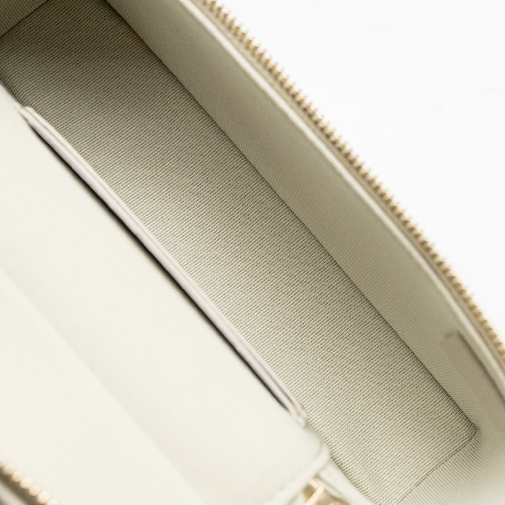 CHANEL CC TOP HANDLE VANITY WITH CHAIN CAVIAR LIGHT GREY LGHW (MICROCHIP)