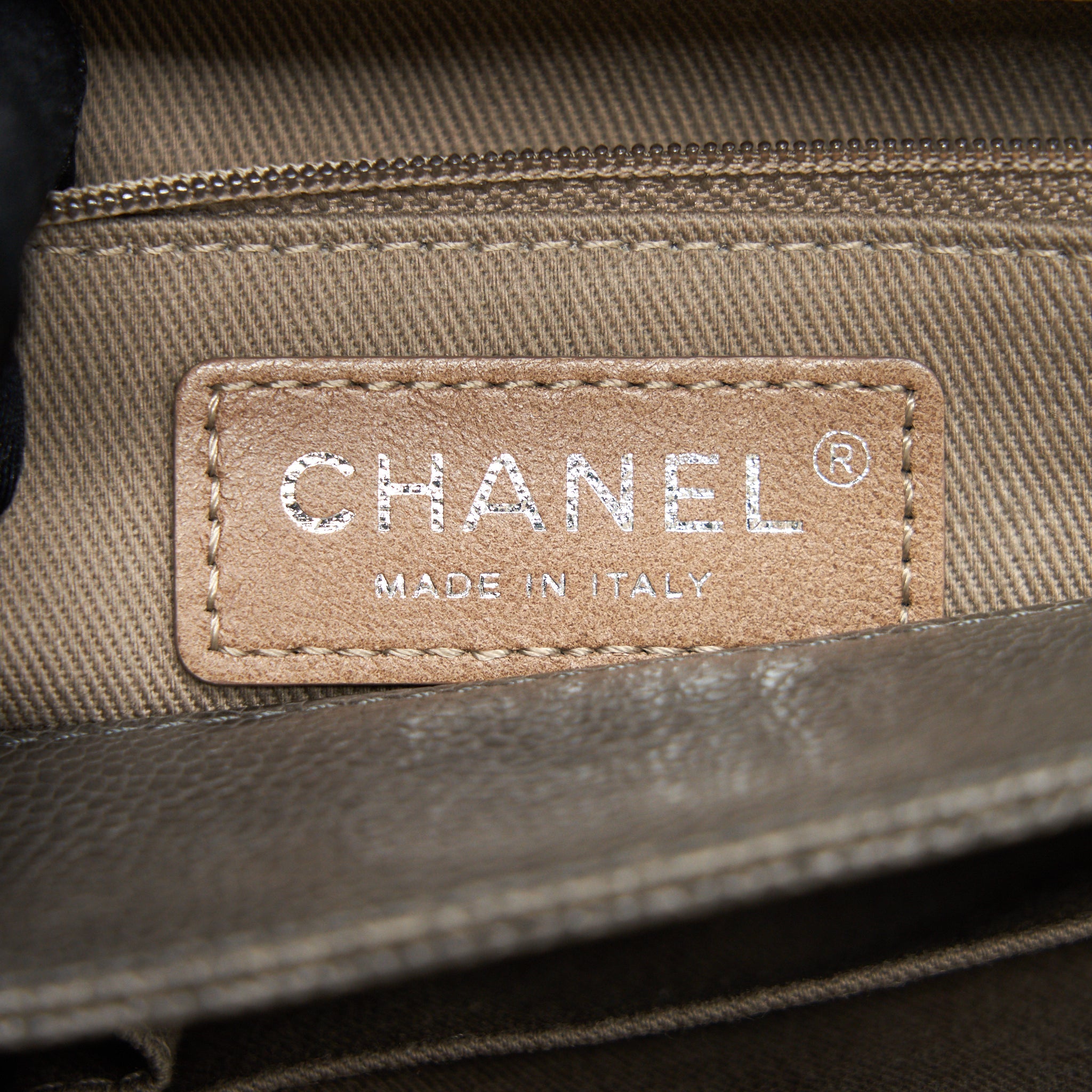 CHANEL SEASONAL JUMBO CAVIAR FLAP BAG GREY WITH RUTHENIUM HARDWARE