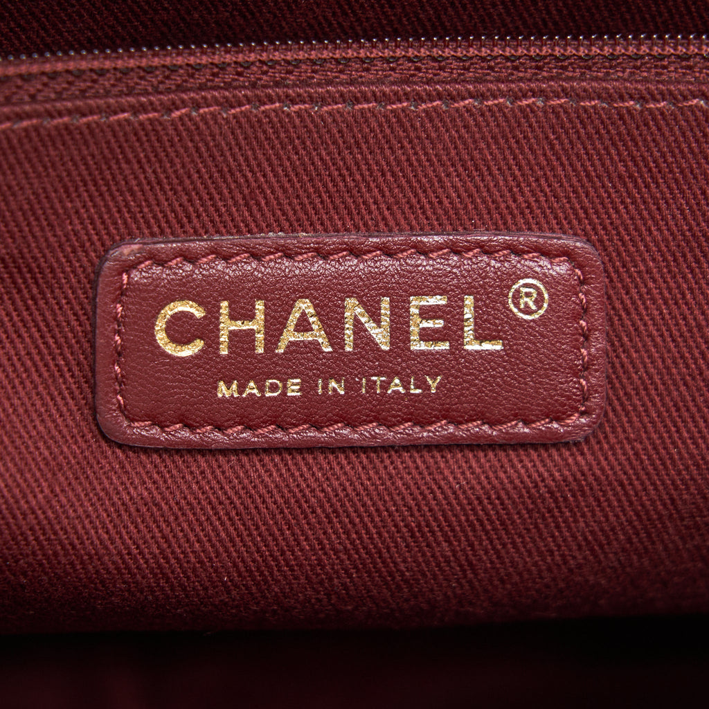CHANEL SEASONAL CAVIAR JUMBO FLAP BAG WITH GHW