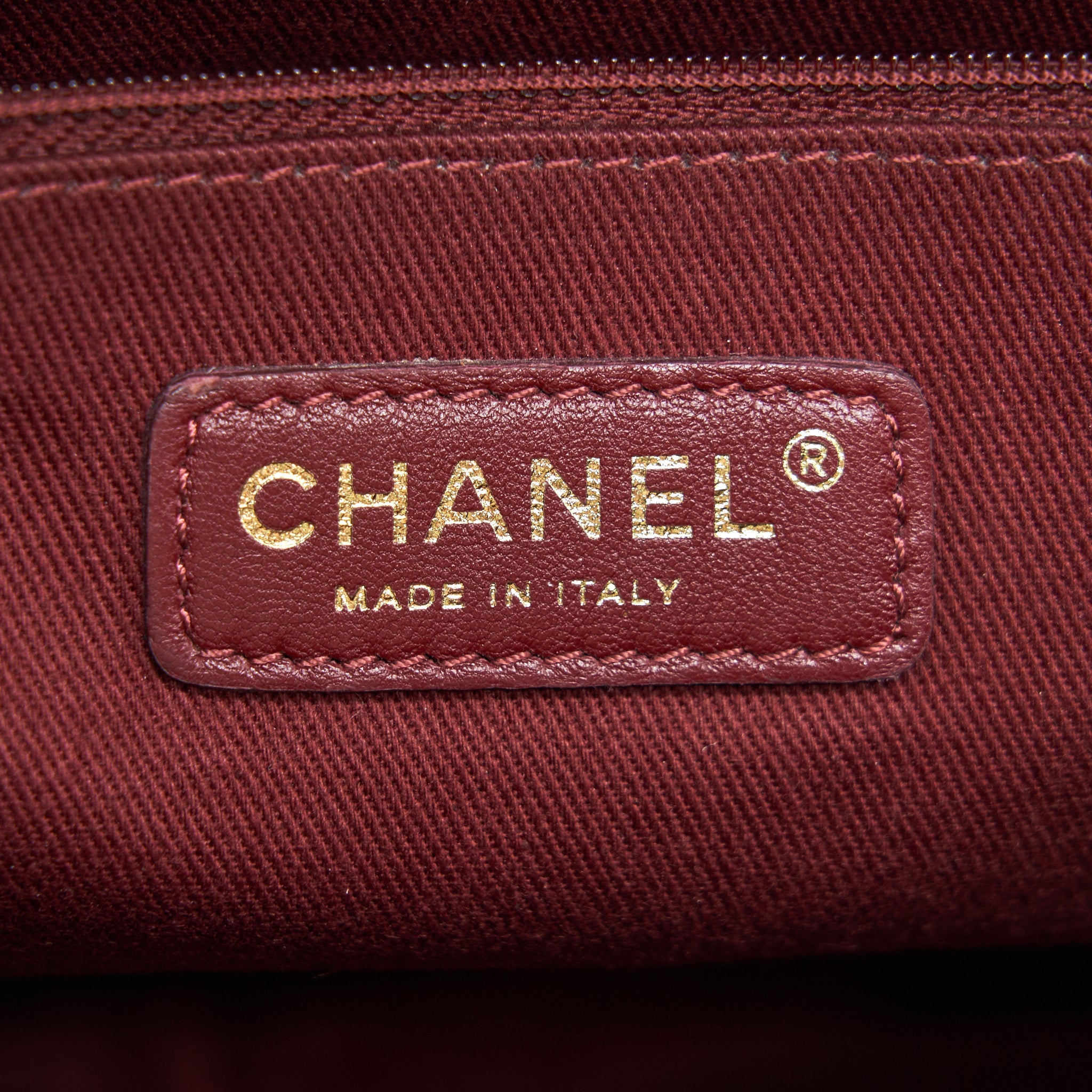CHANEL SEASONAL CAVIAR JUMBO FLAP BAG WITH GHW